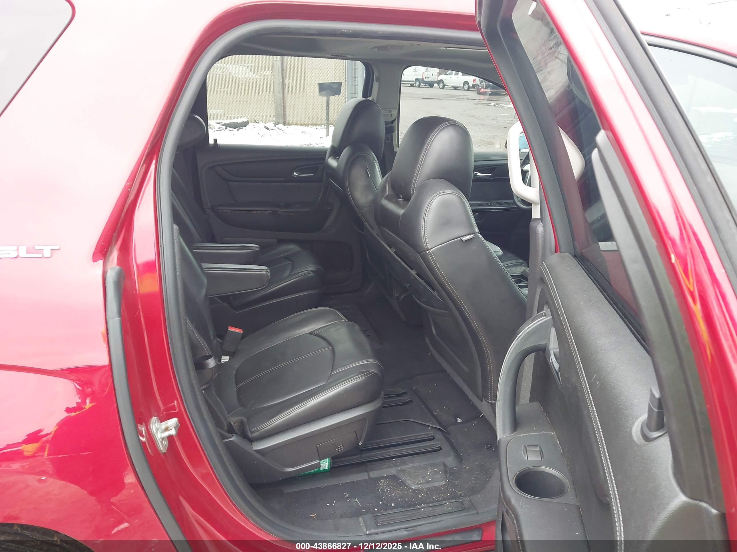 GMC ACADIA image 8