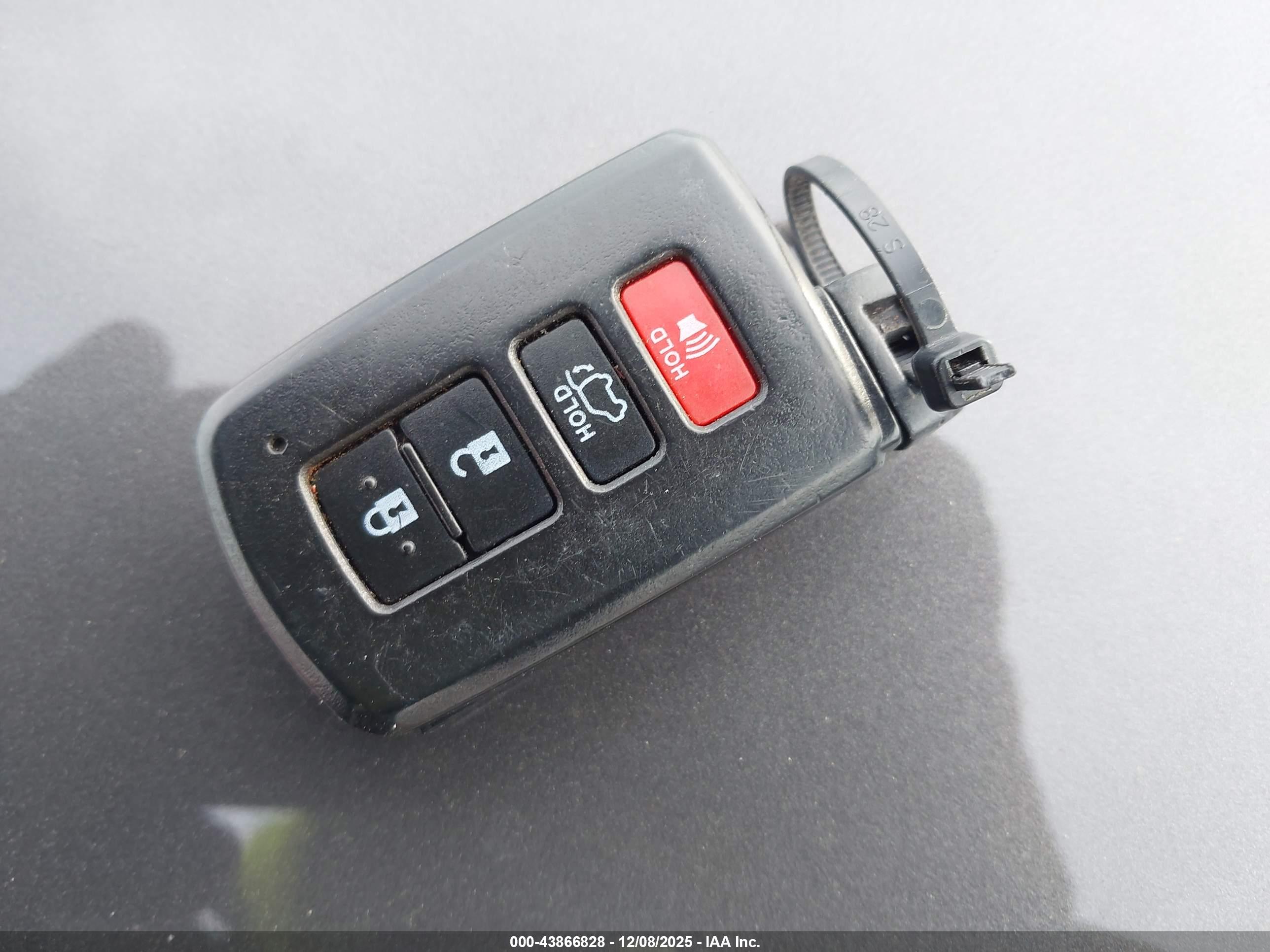 TOYOTA CAMRY image 11