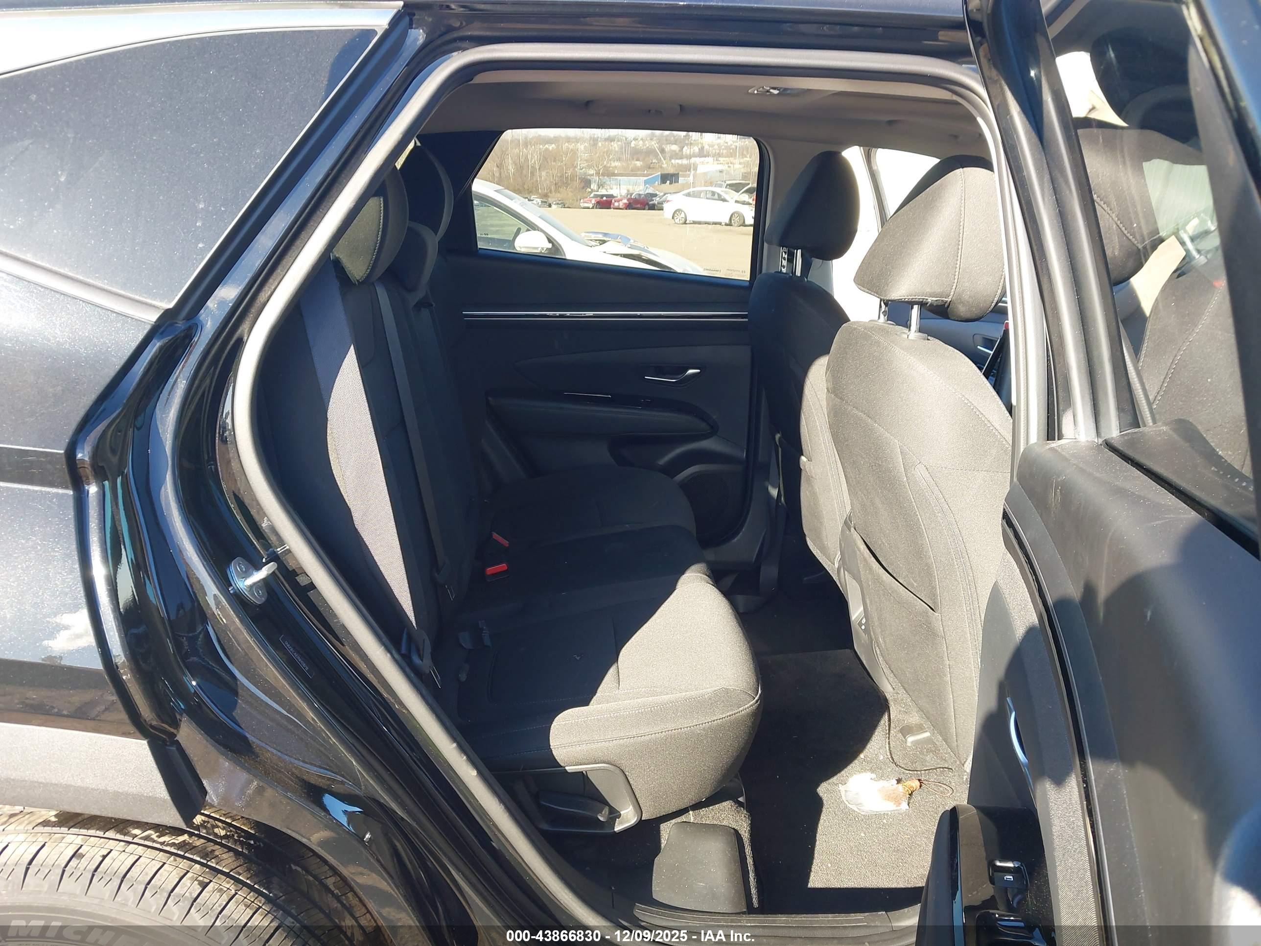 HYUNDAI TUCSON image 8