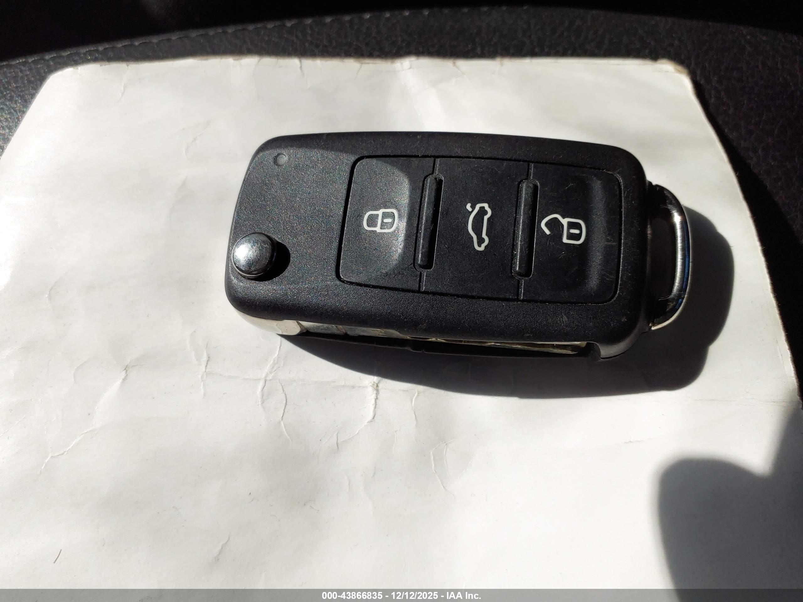 VOLKSWAGEN JETTA image 11