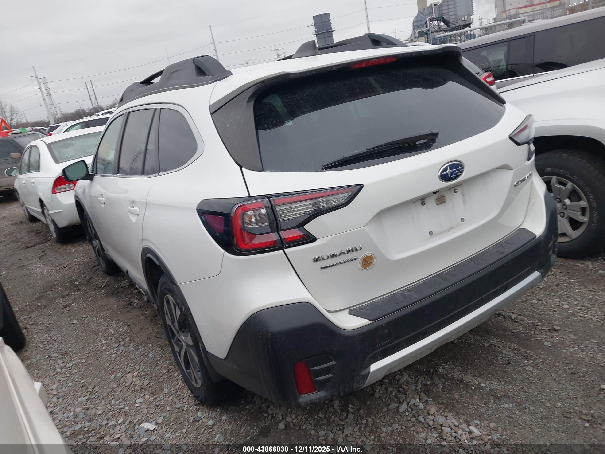SUBARU OUTBACK image 3