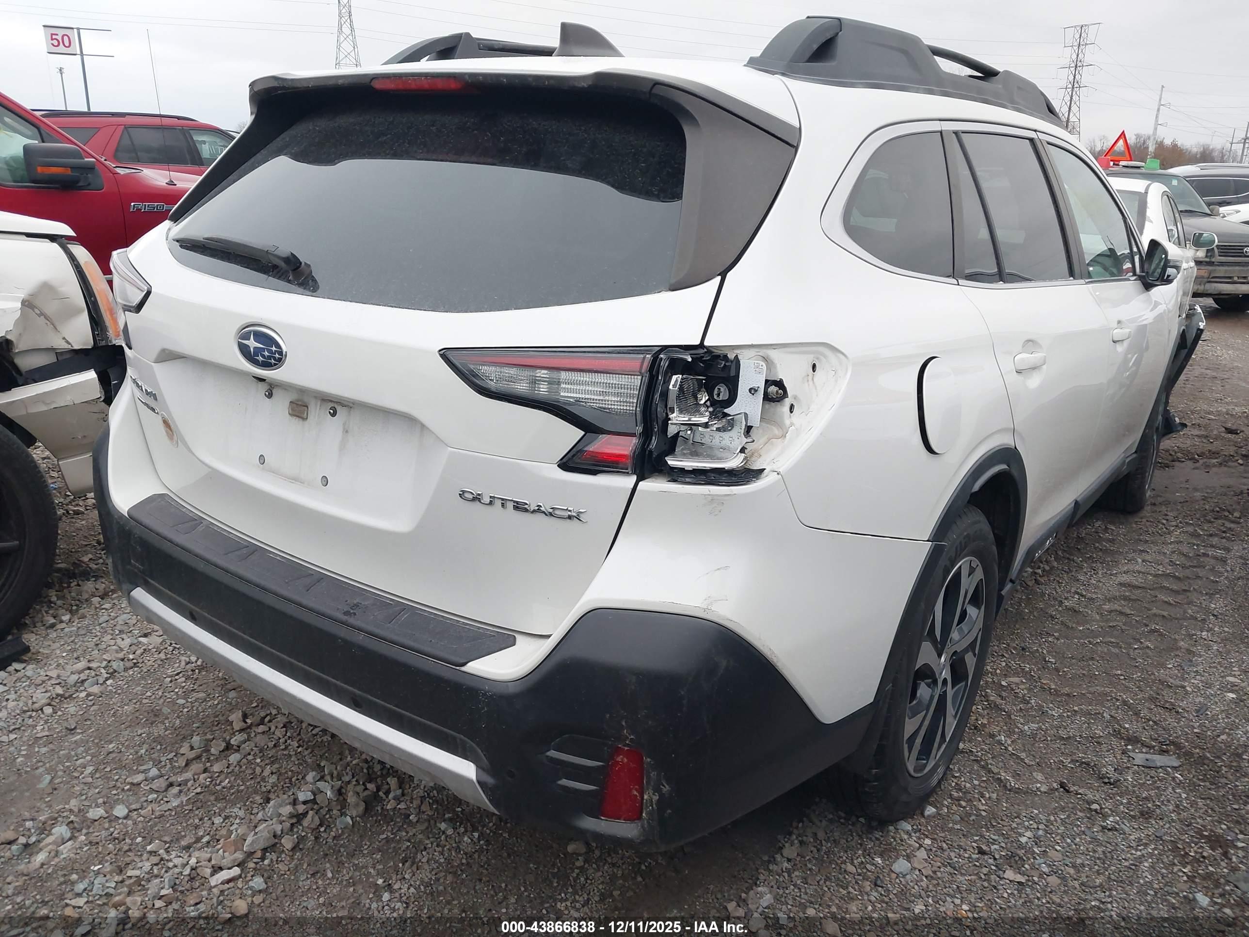 SUBARU OUTBACK image 4
