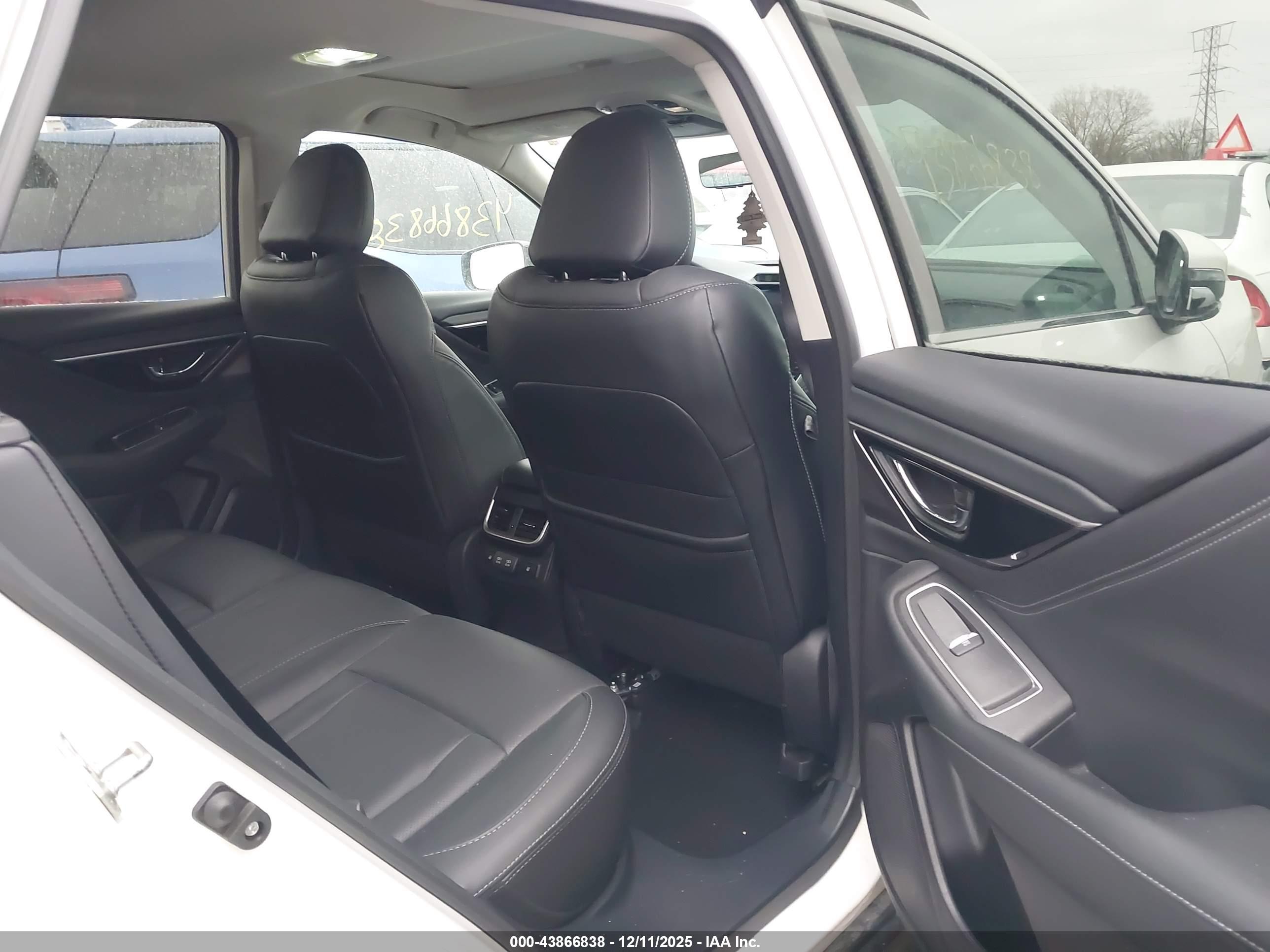 SUBARU OUTBACK image 8