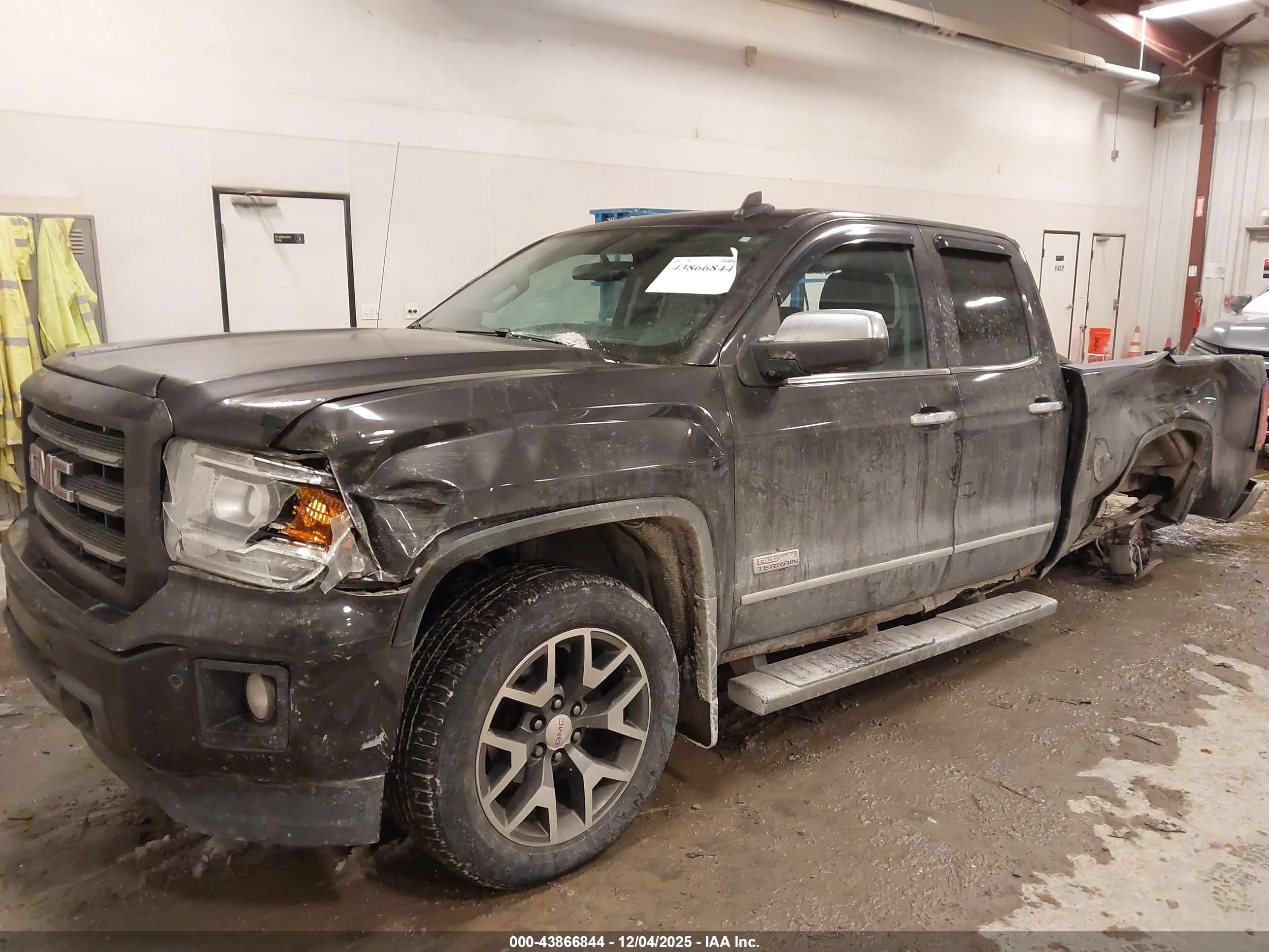 GMC SIERRA image 2