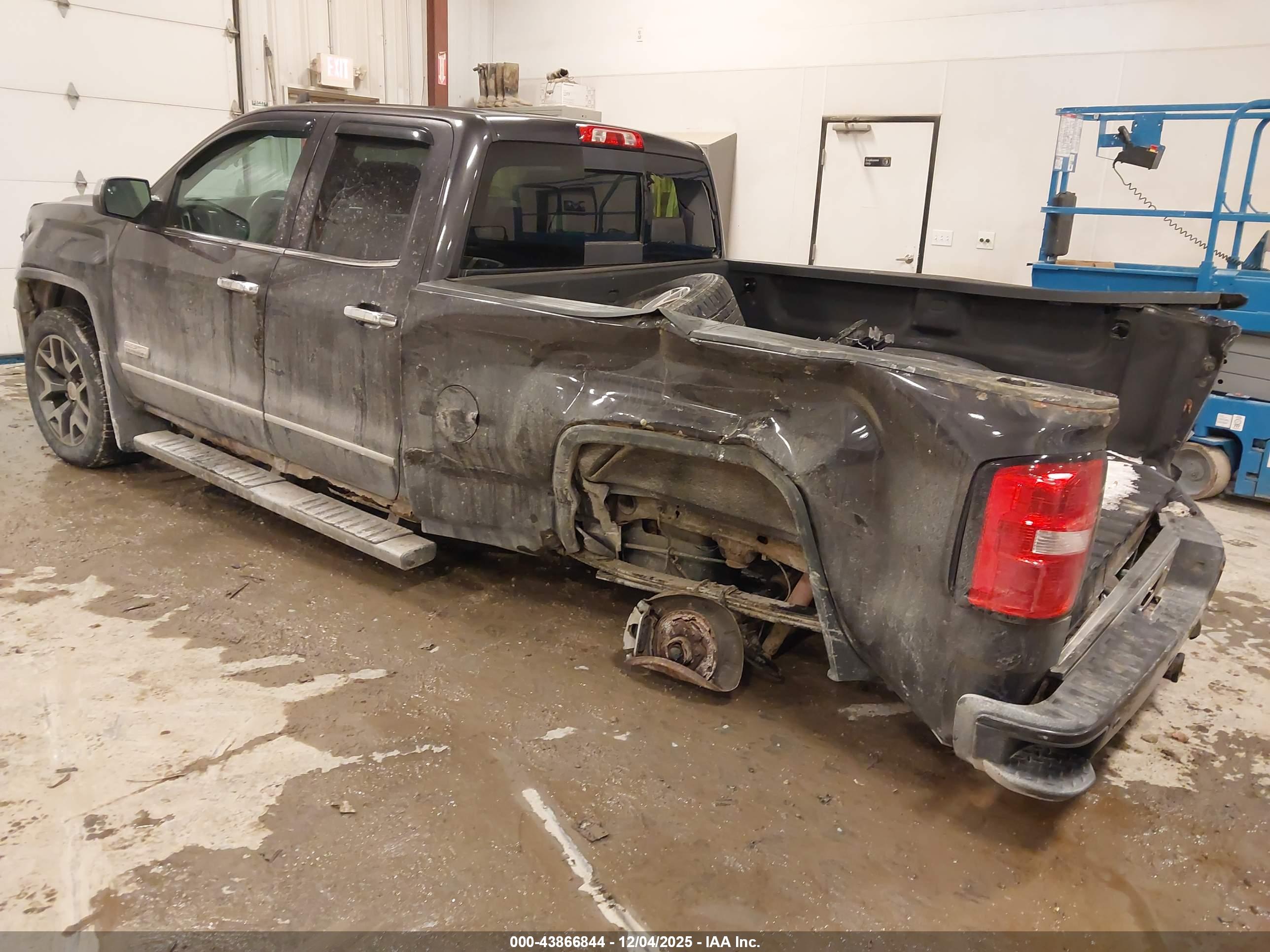 GMC SIERRA image 3