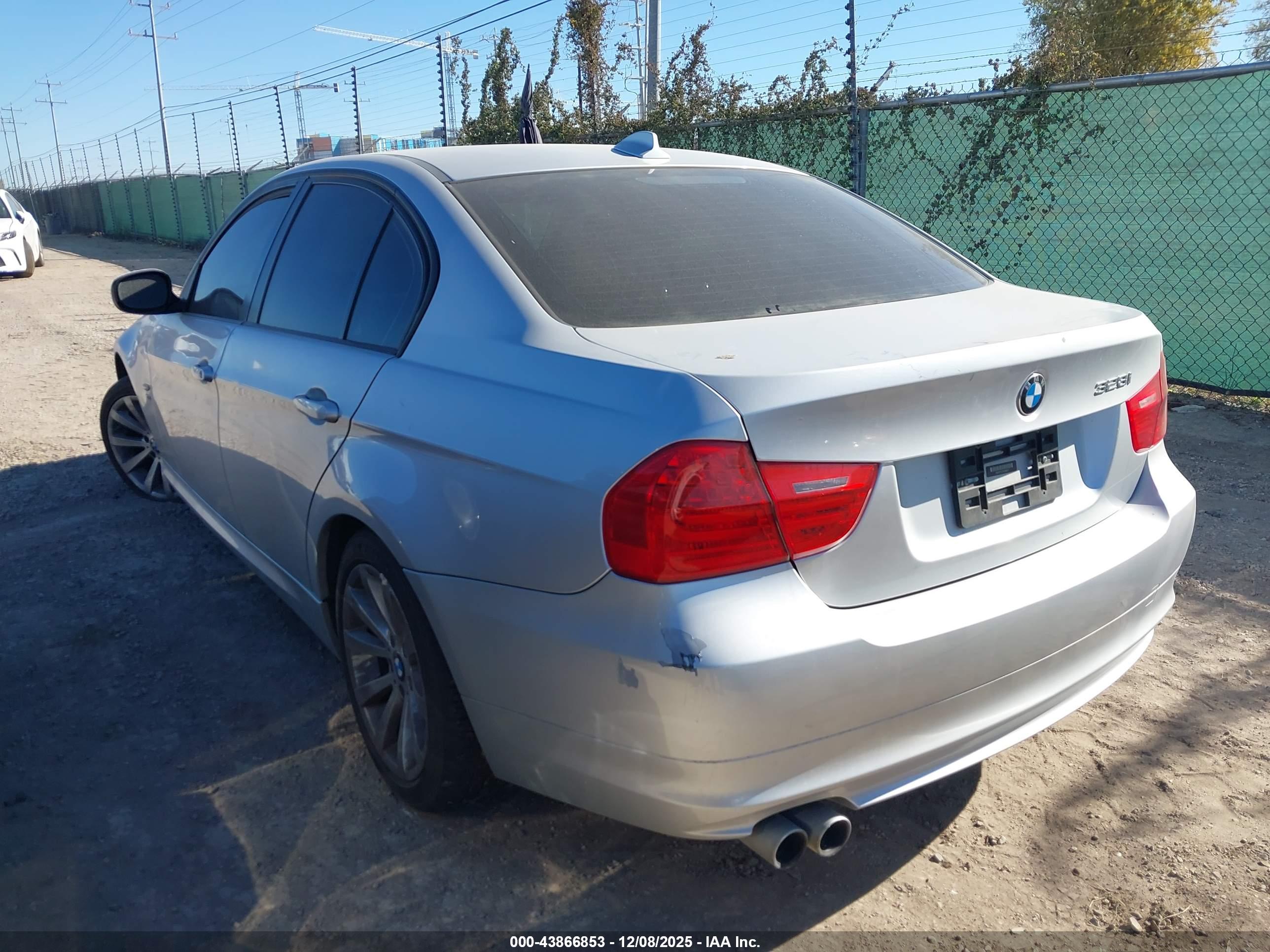 BMW 328I image 3