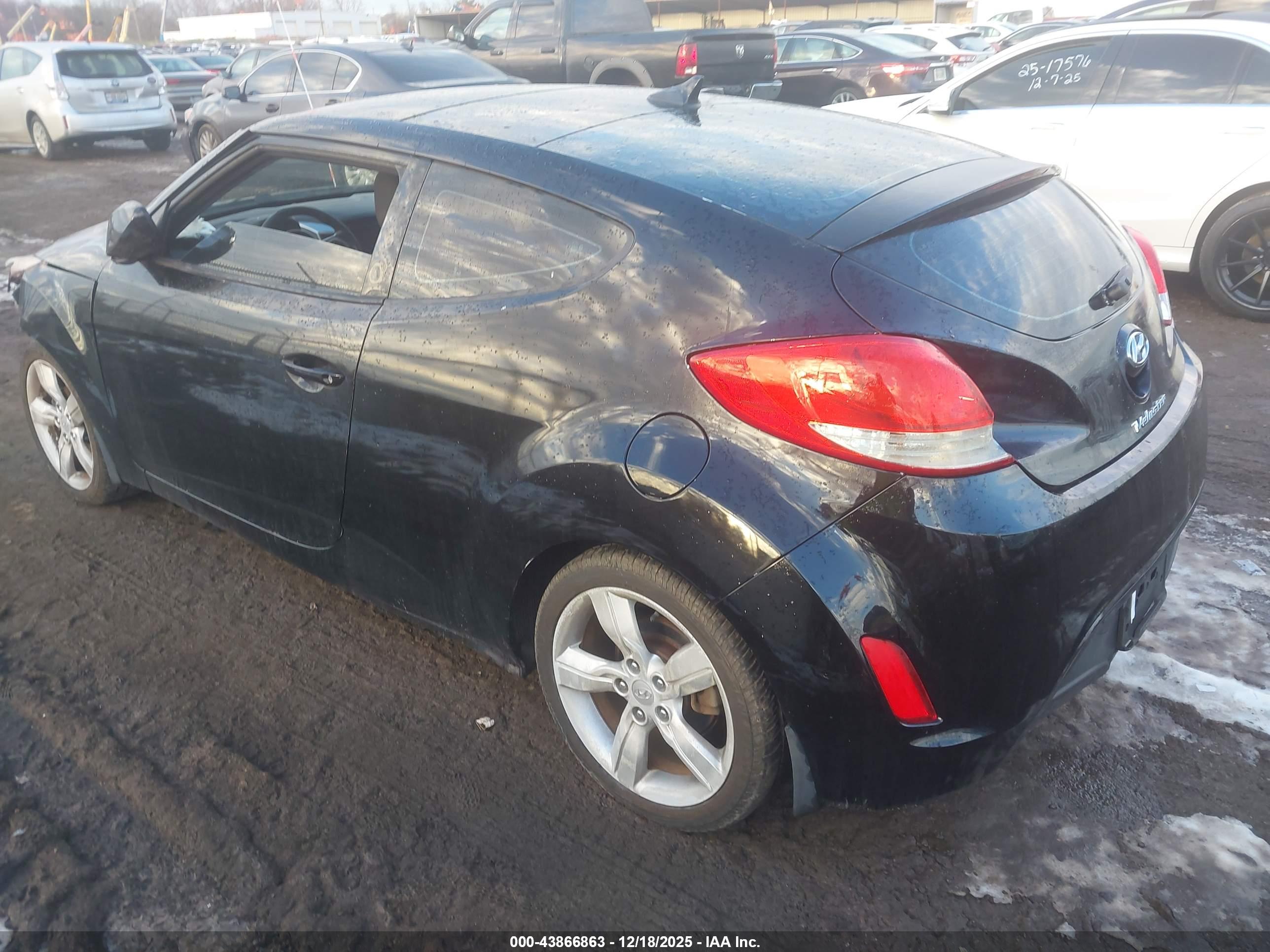 HYUNDAI VELOSTER image 3