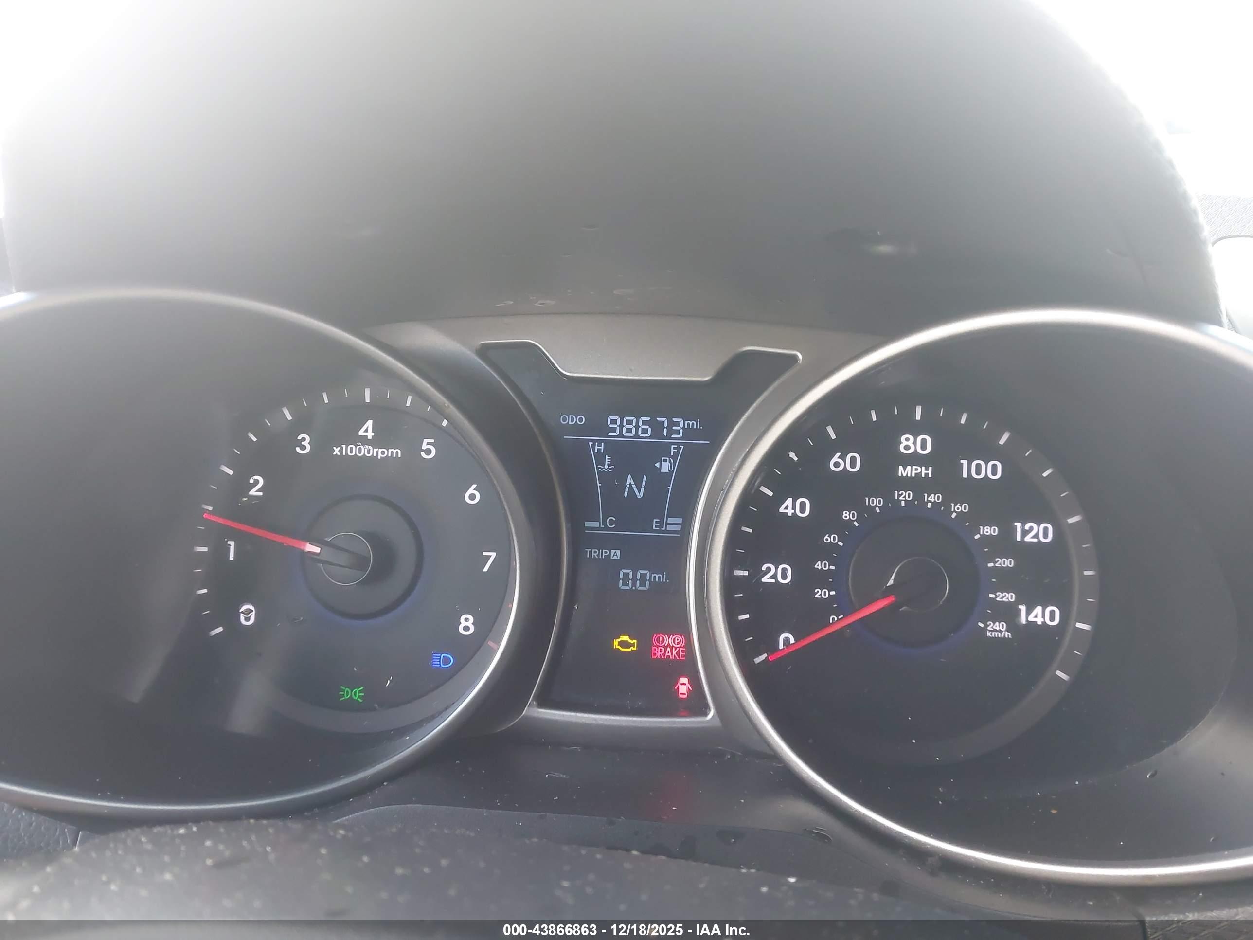 HYUNDAI VELOSTER image 7