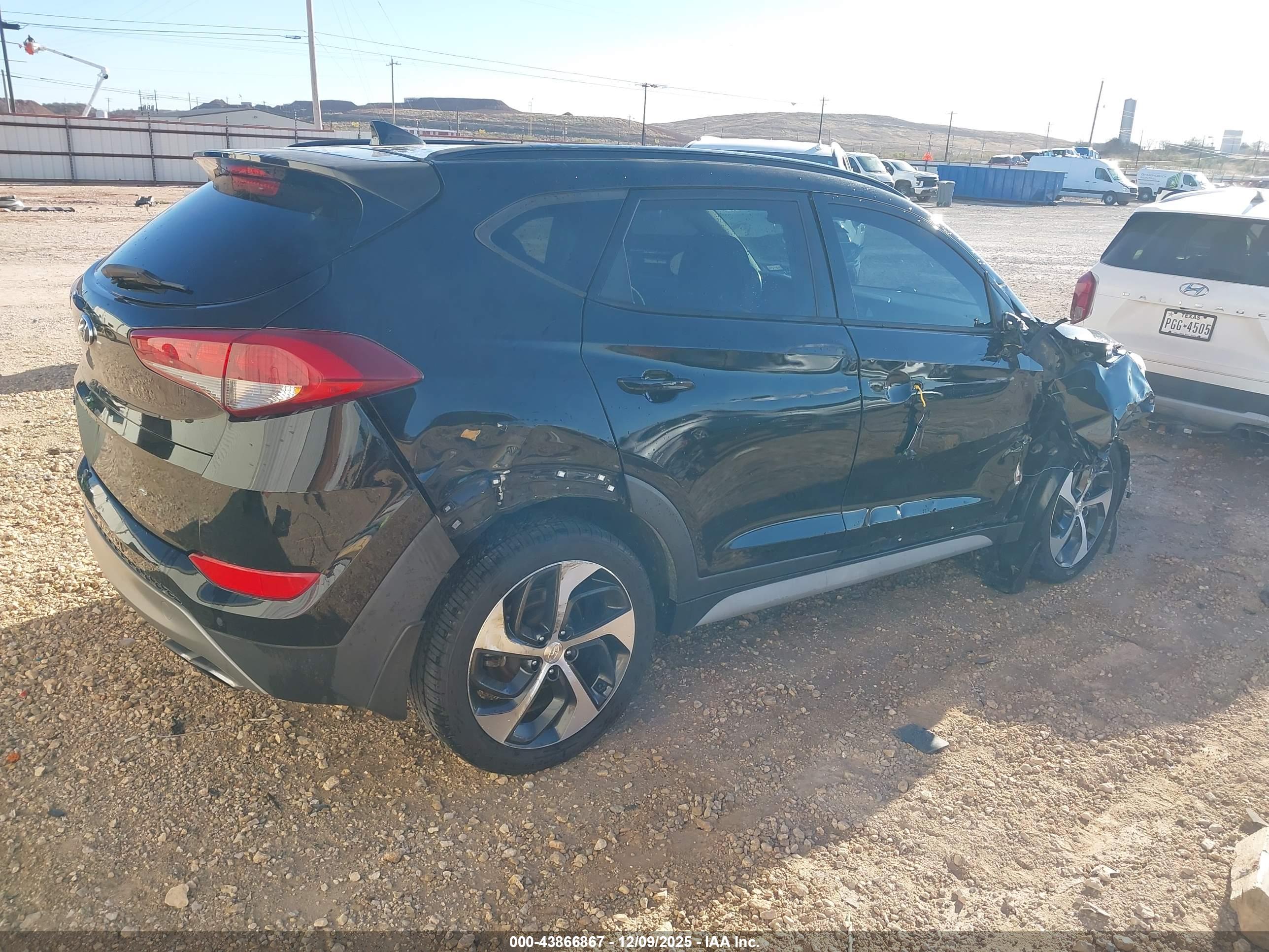 HYUNDAI TUCSON image 4