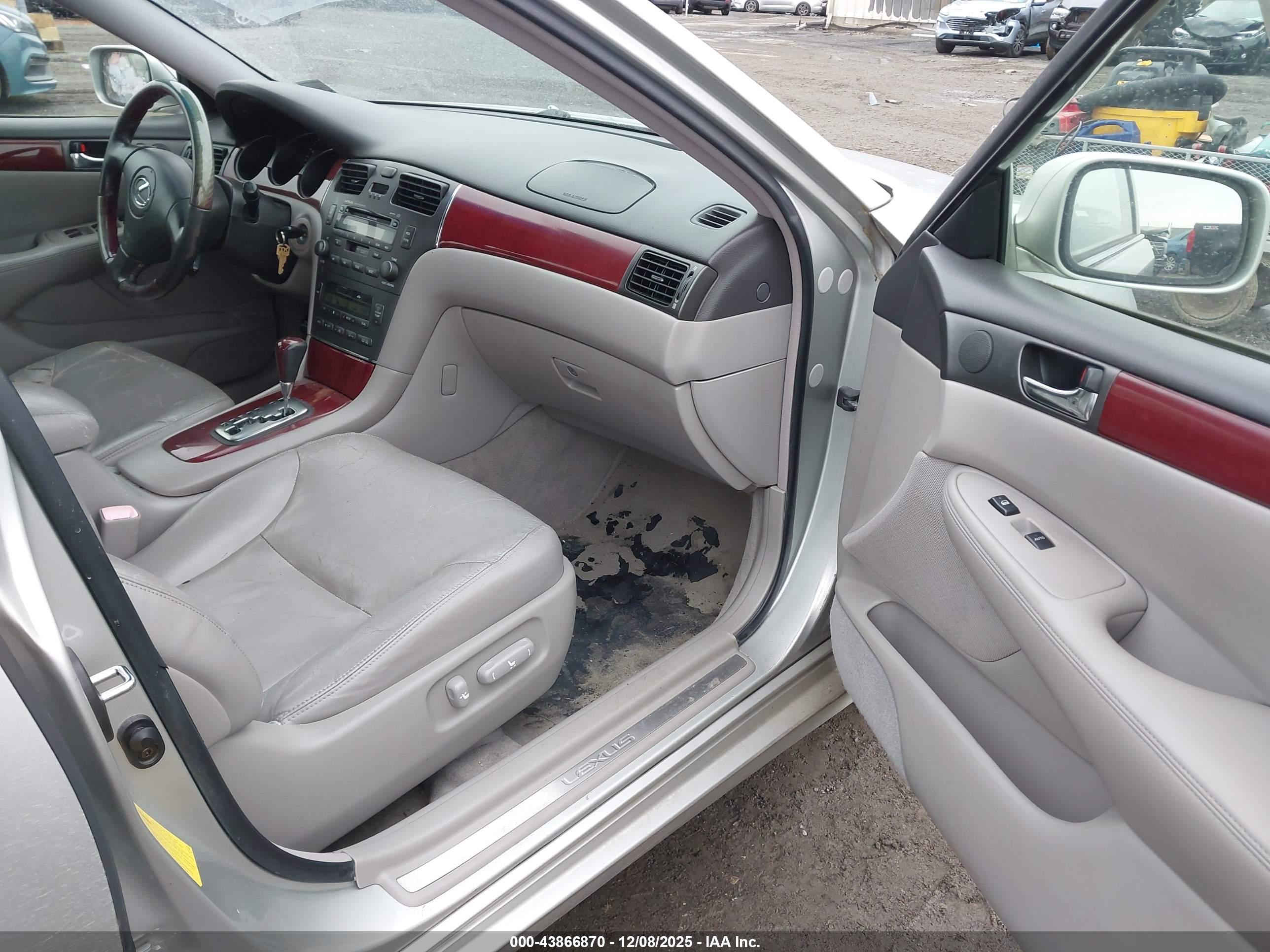 LEXUS ES image 5