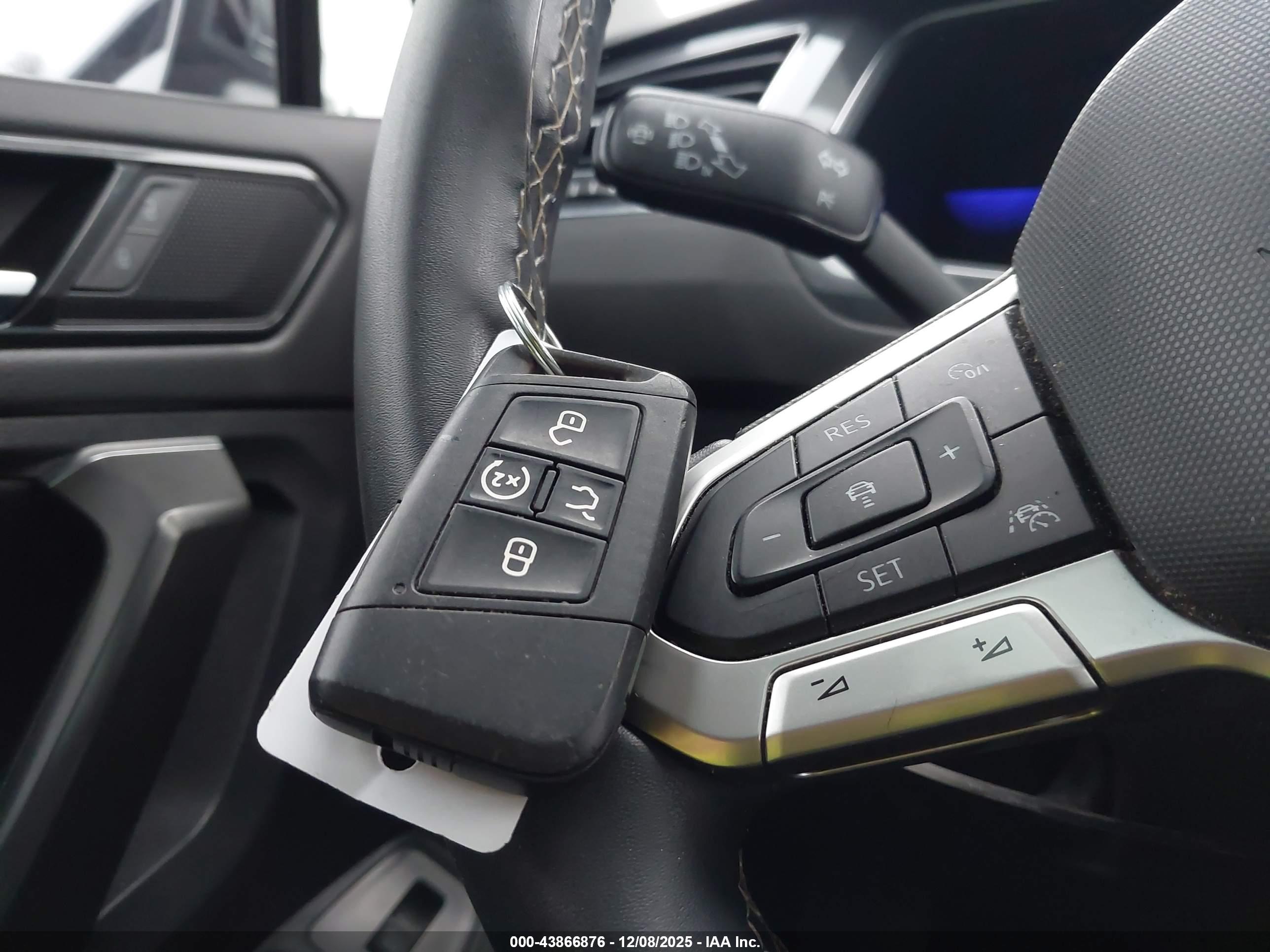 VOLKSWAGEN TIGUAN image 11