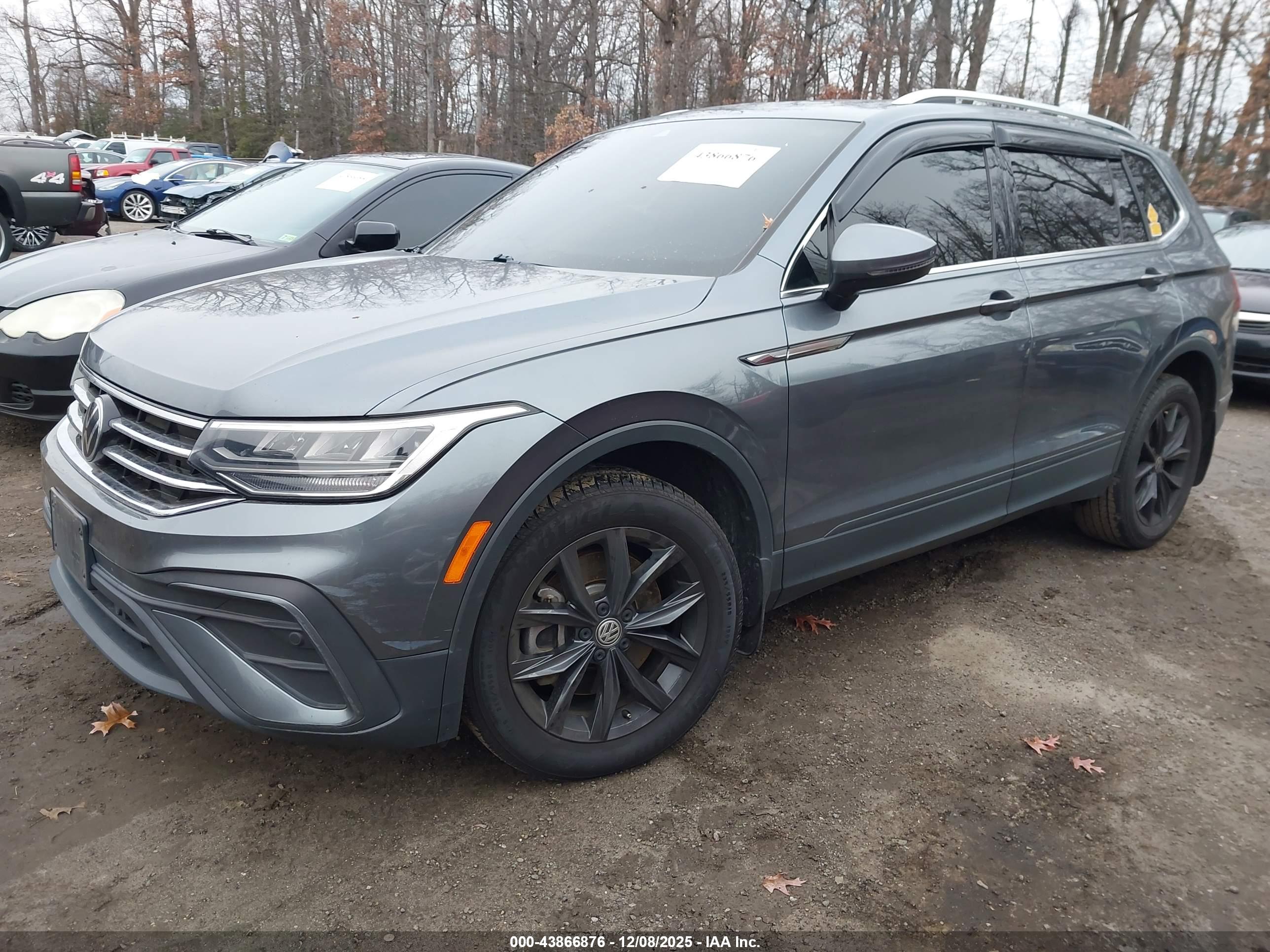 VOLKSWAGEN TIGUAN image 2
