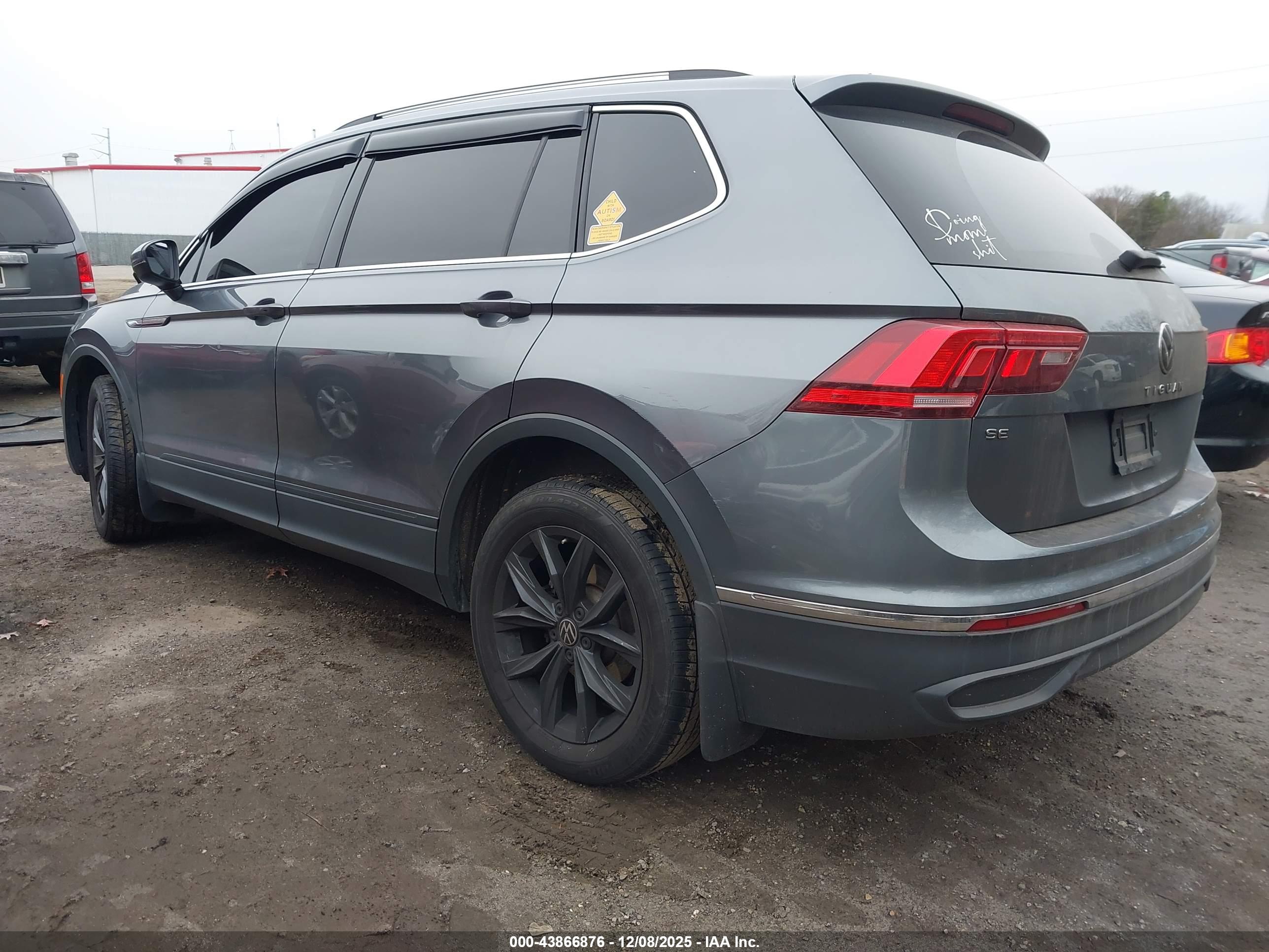 VOLKSWAGEN TIGUAN image 3