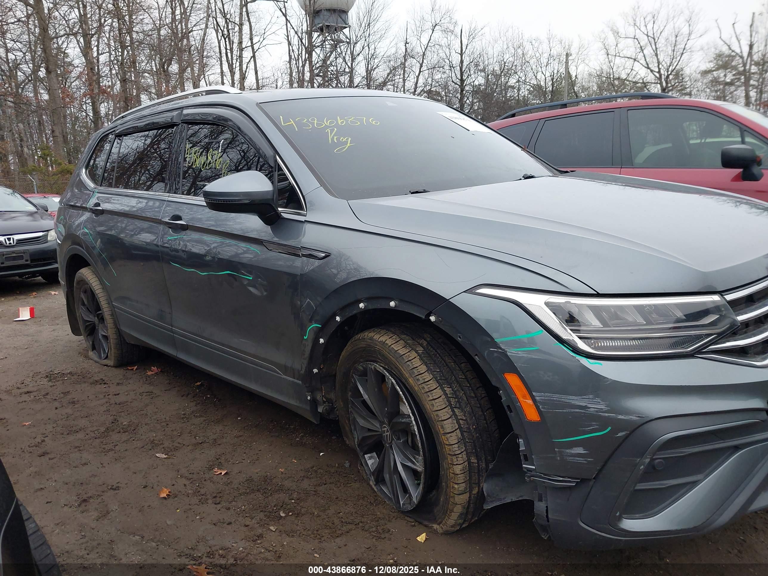 VOLKSWAGEN TIGUAN image 6