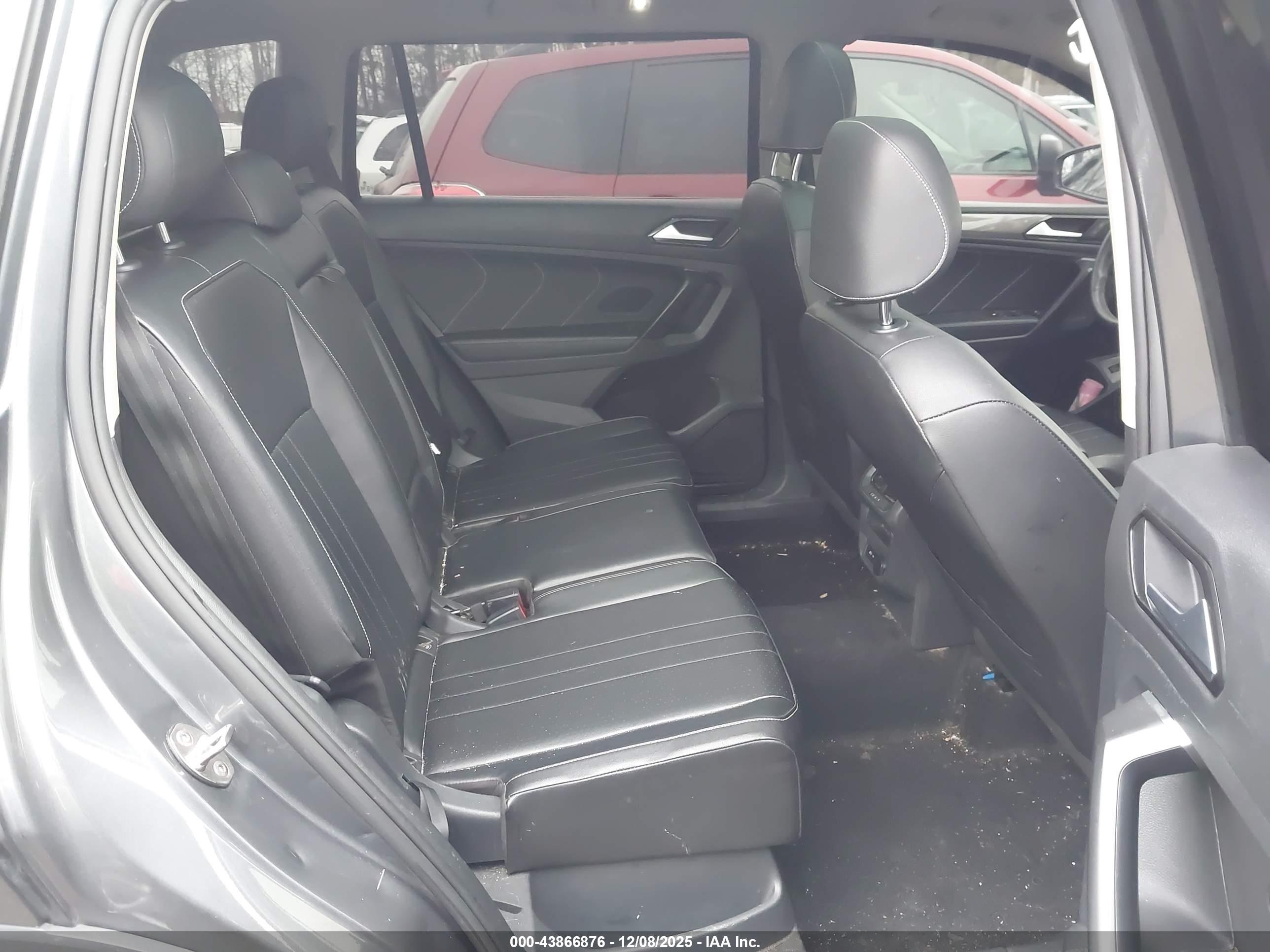 VOLKSWAGEN TIGUAN image 8