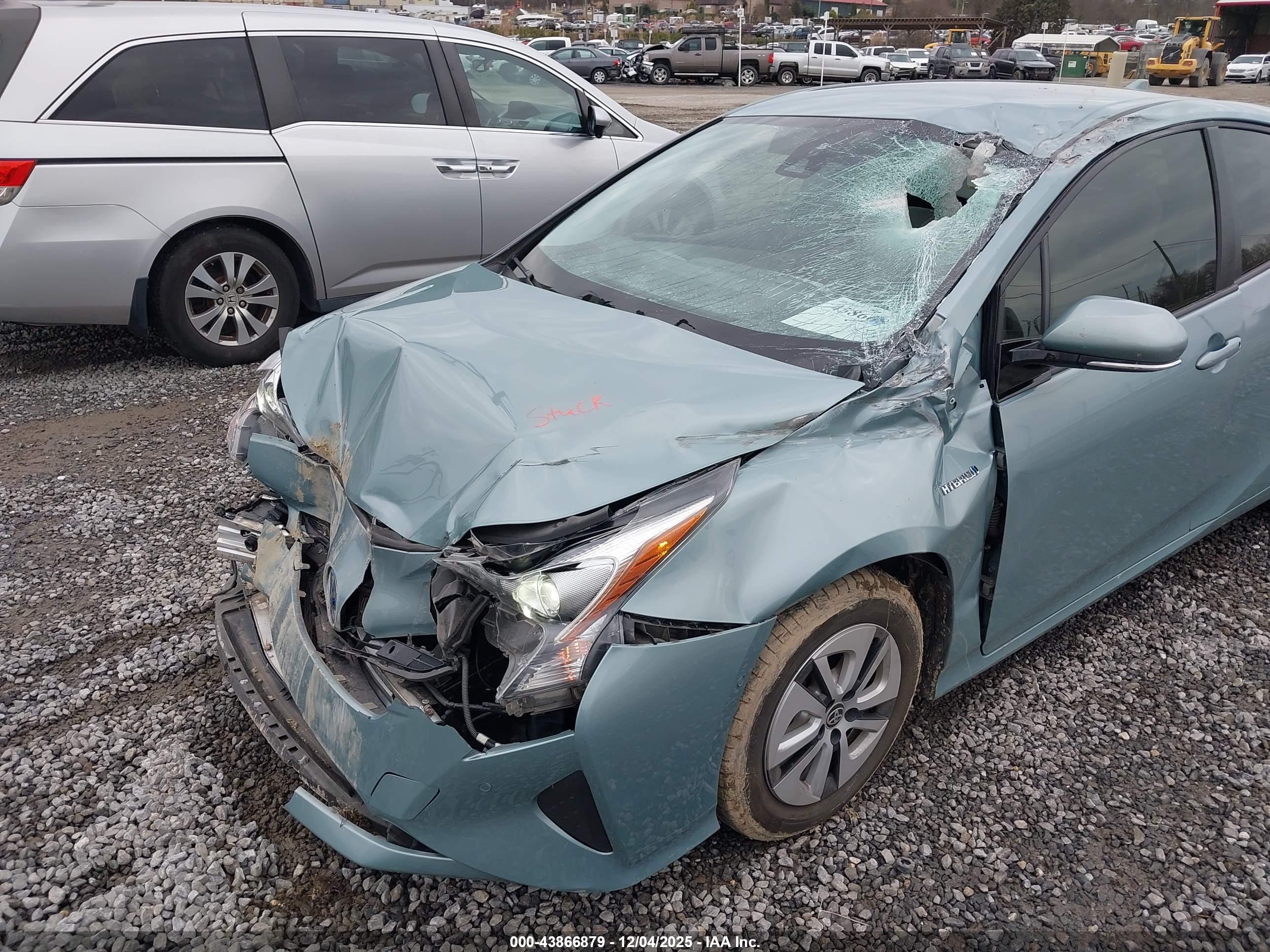 TOYOTA PRIUS image 6