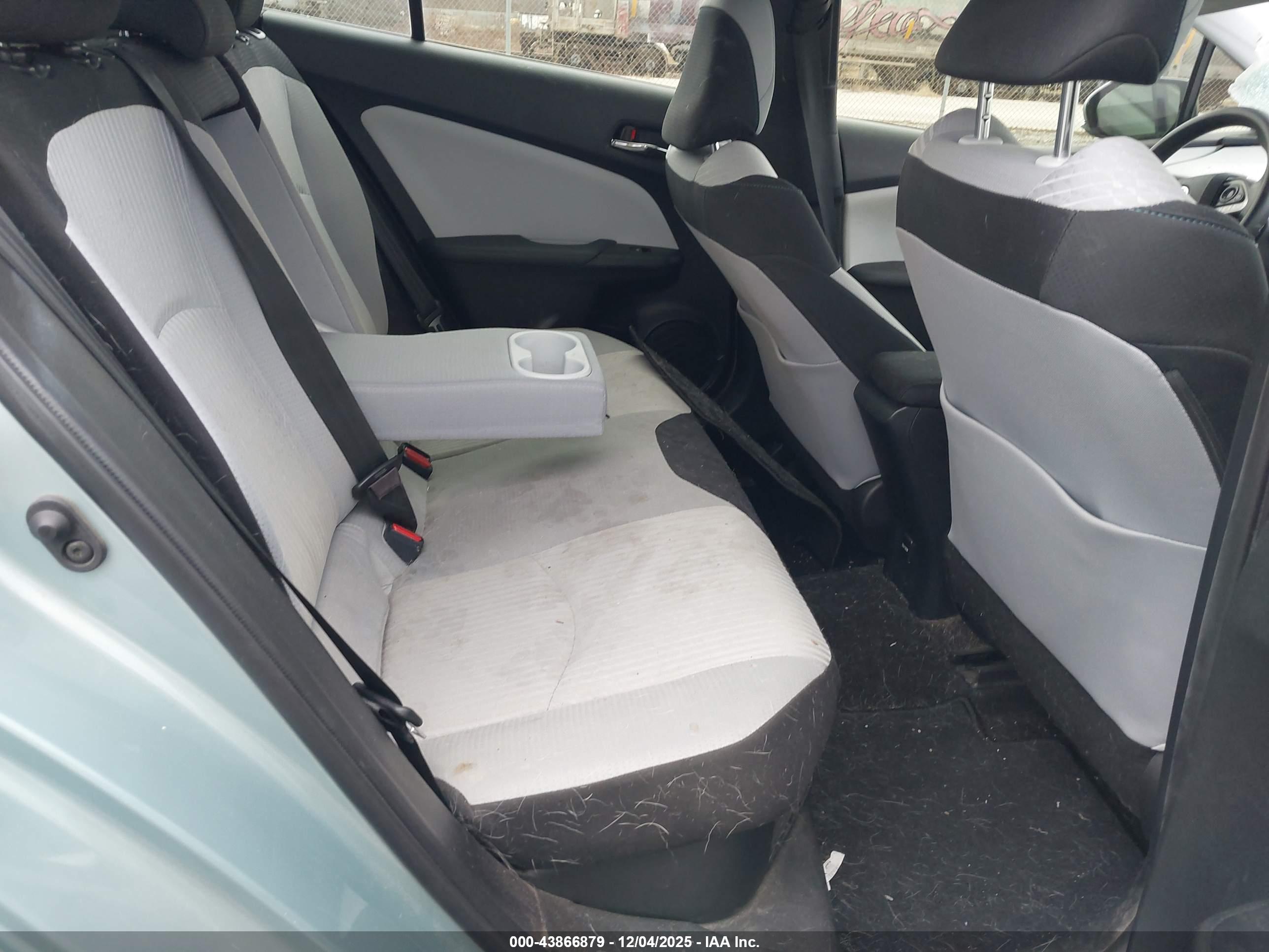 TOYOTA PRIUS image 8