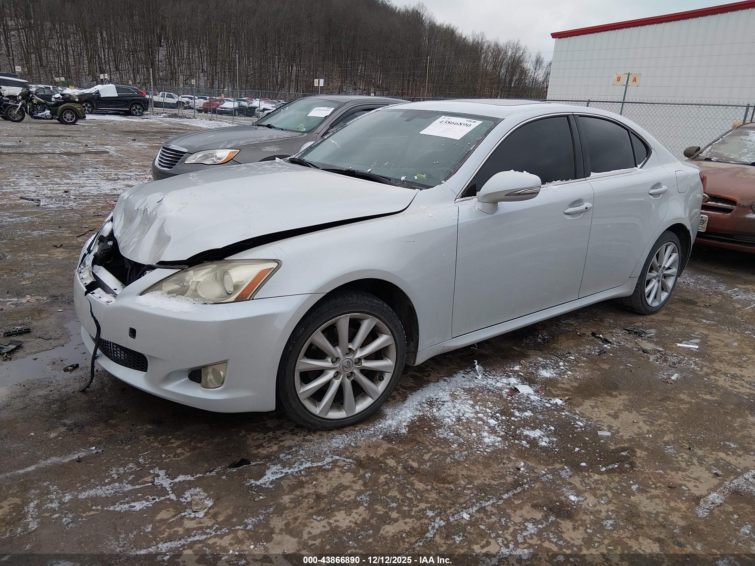 LEXUS IS image 2