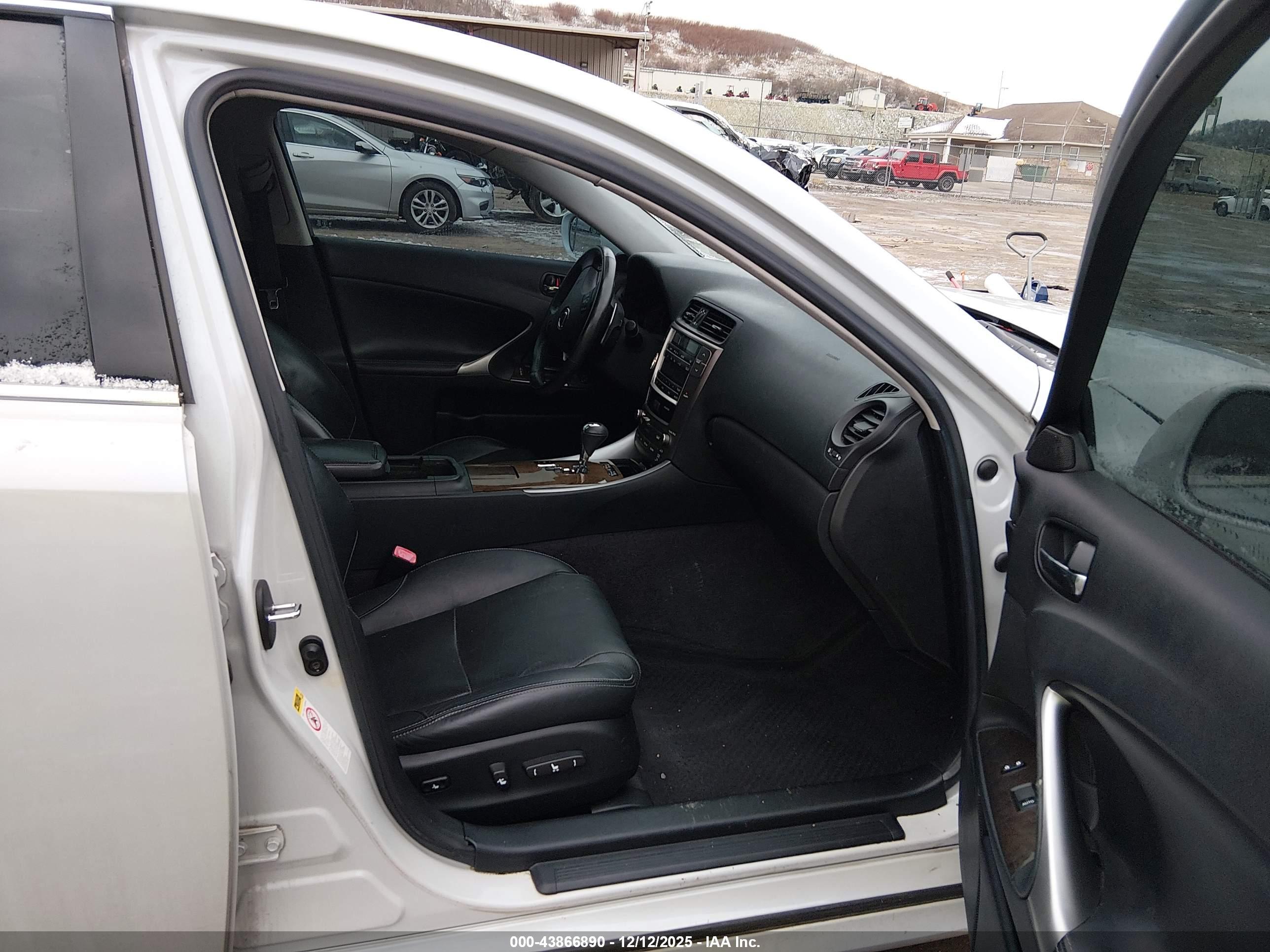 LEXUS IS image 5