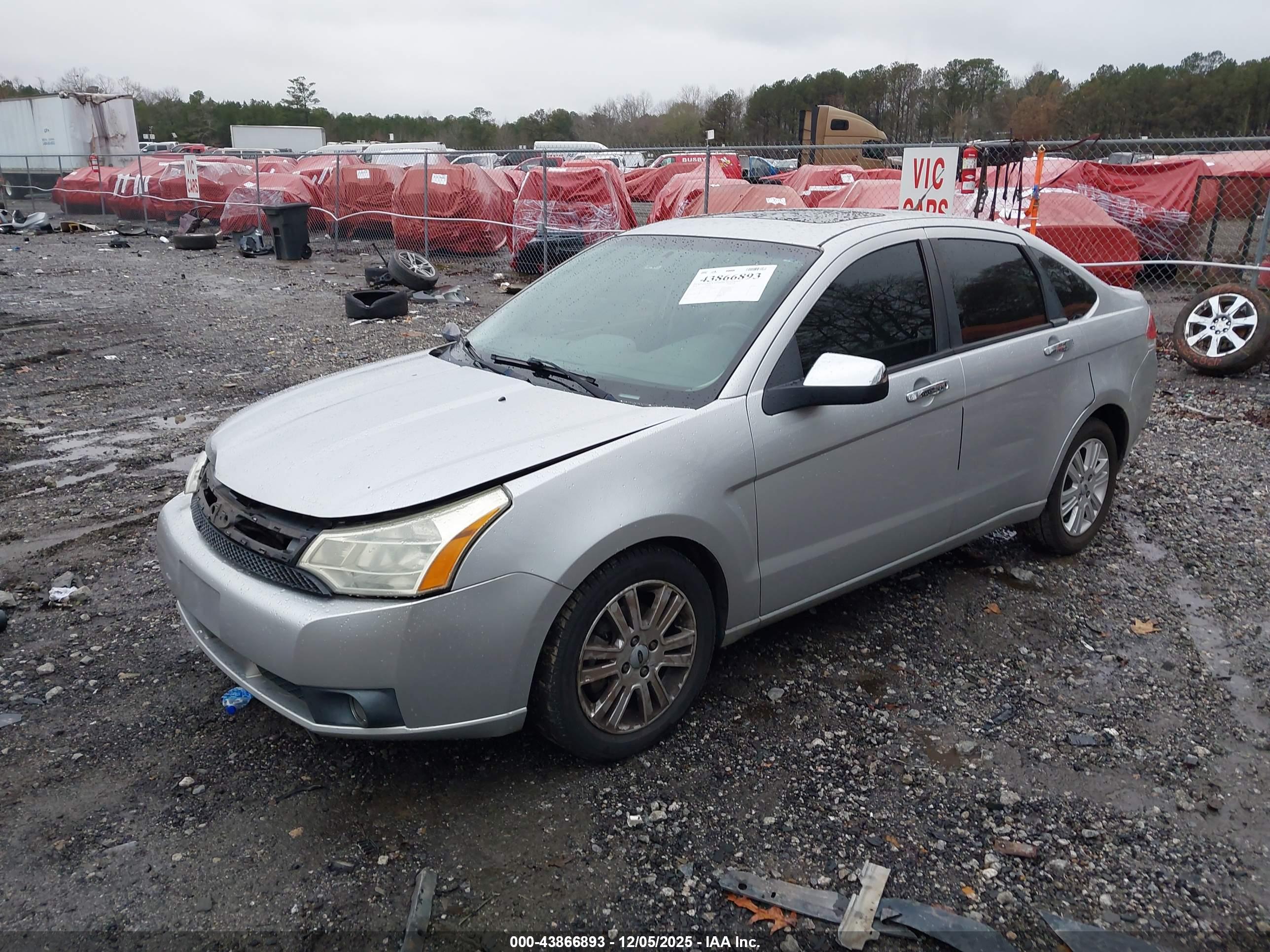 FORD FOCUS image 2
