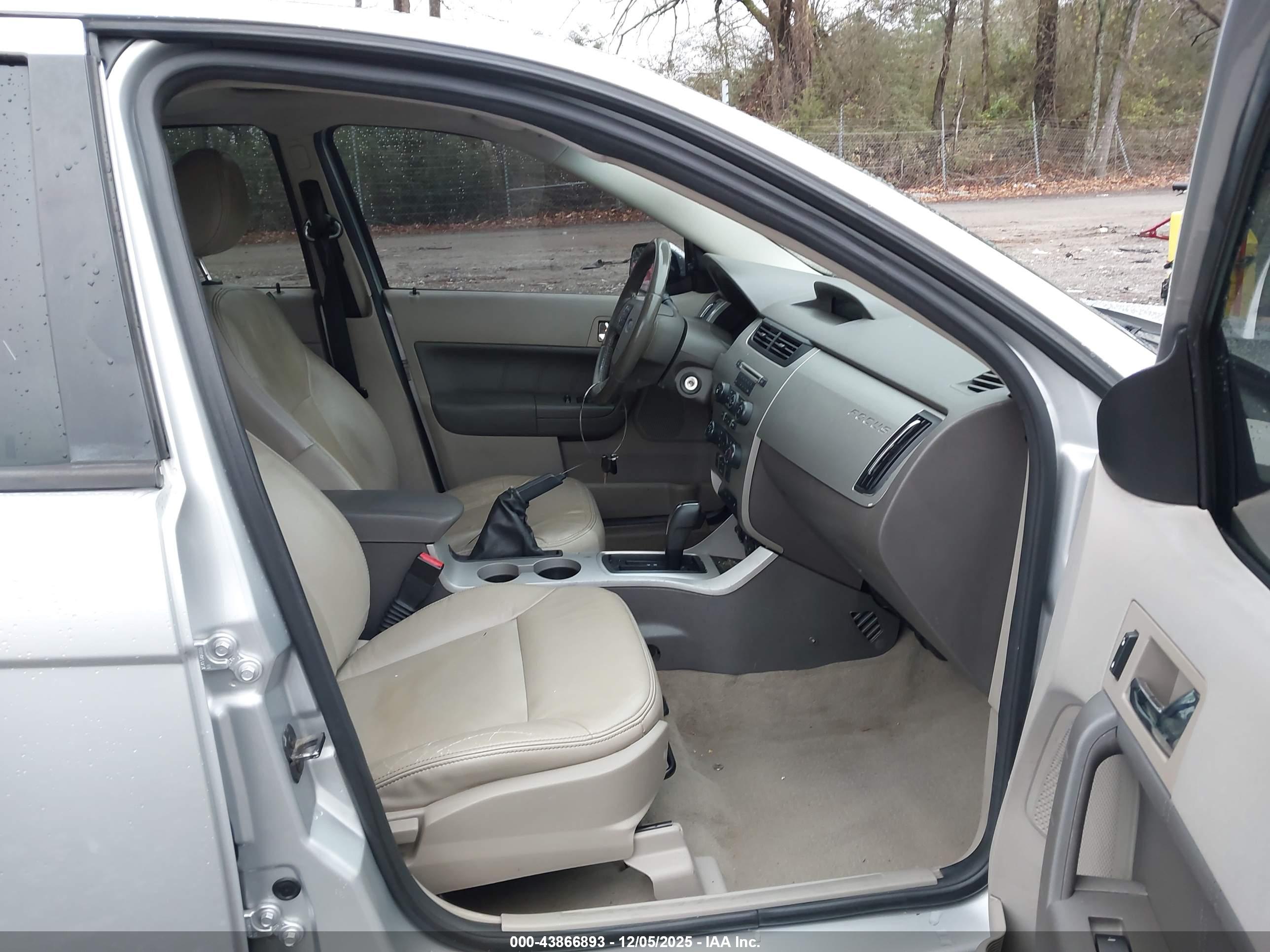 FORD FOCUS image 5