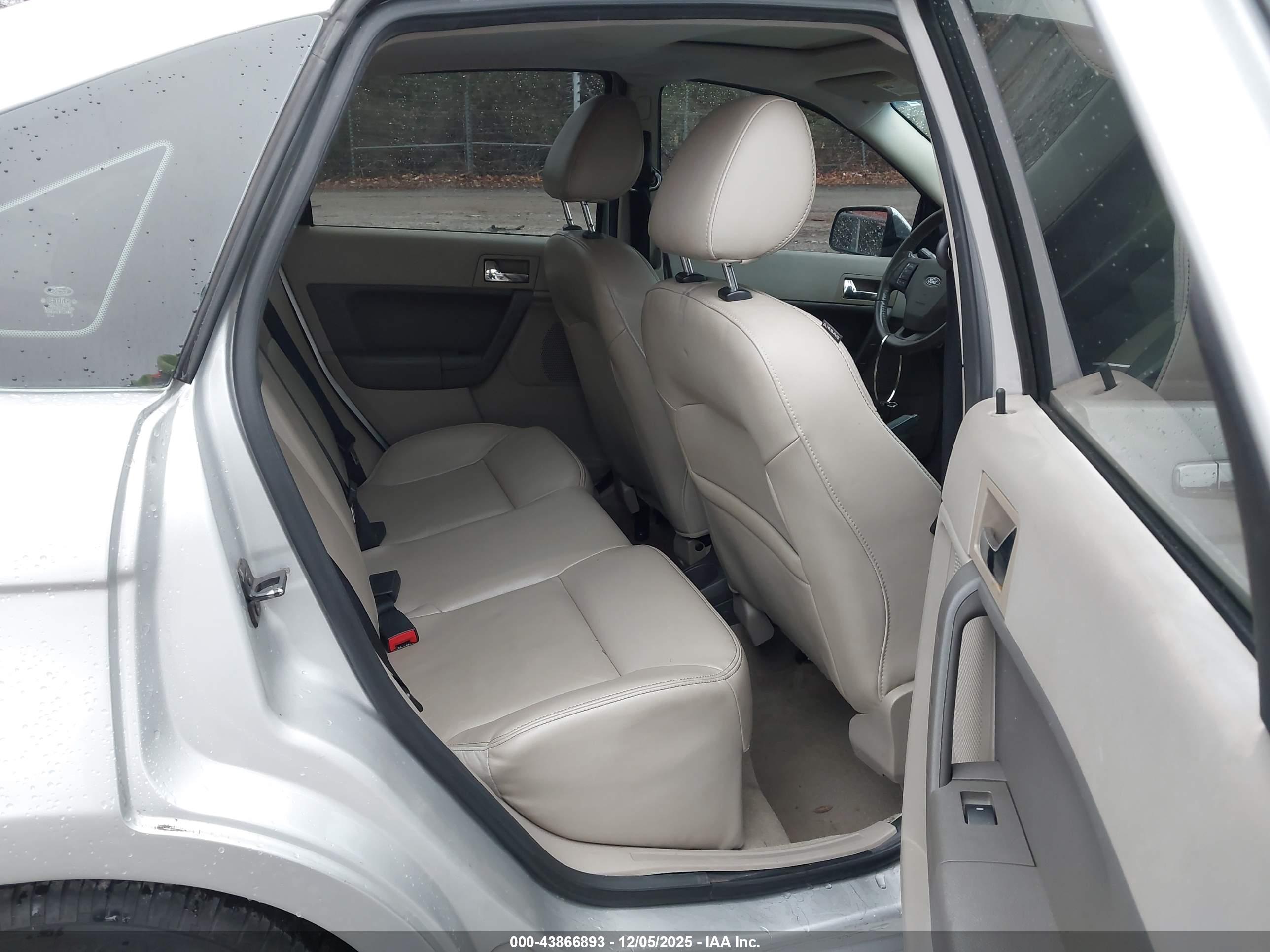 FORD FOCUS image 8