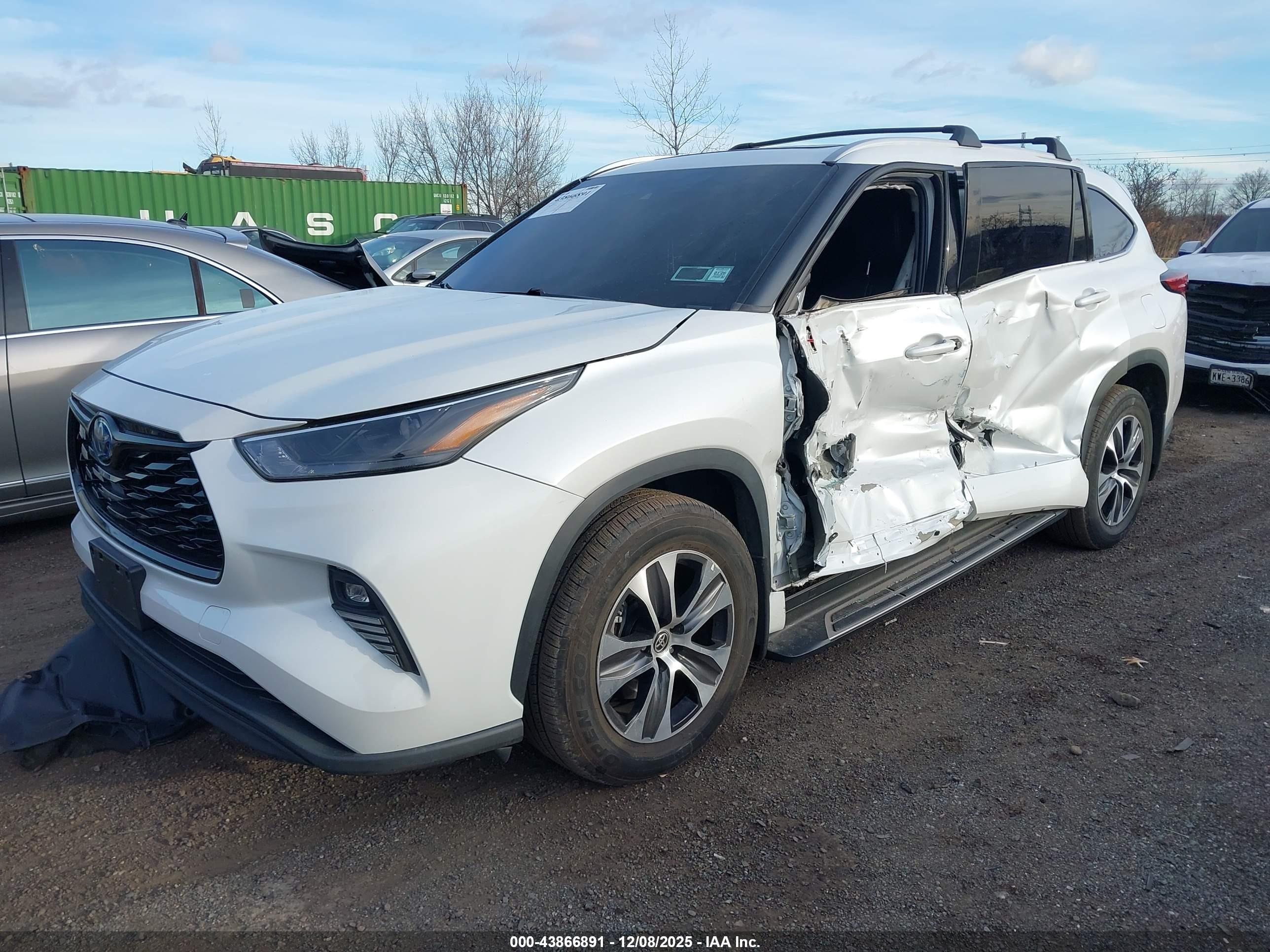 TOYOTA HIGHLANDER image 2