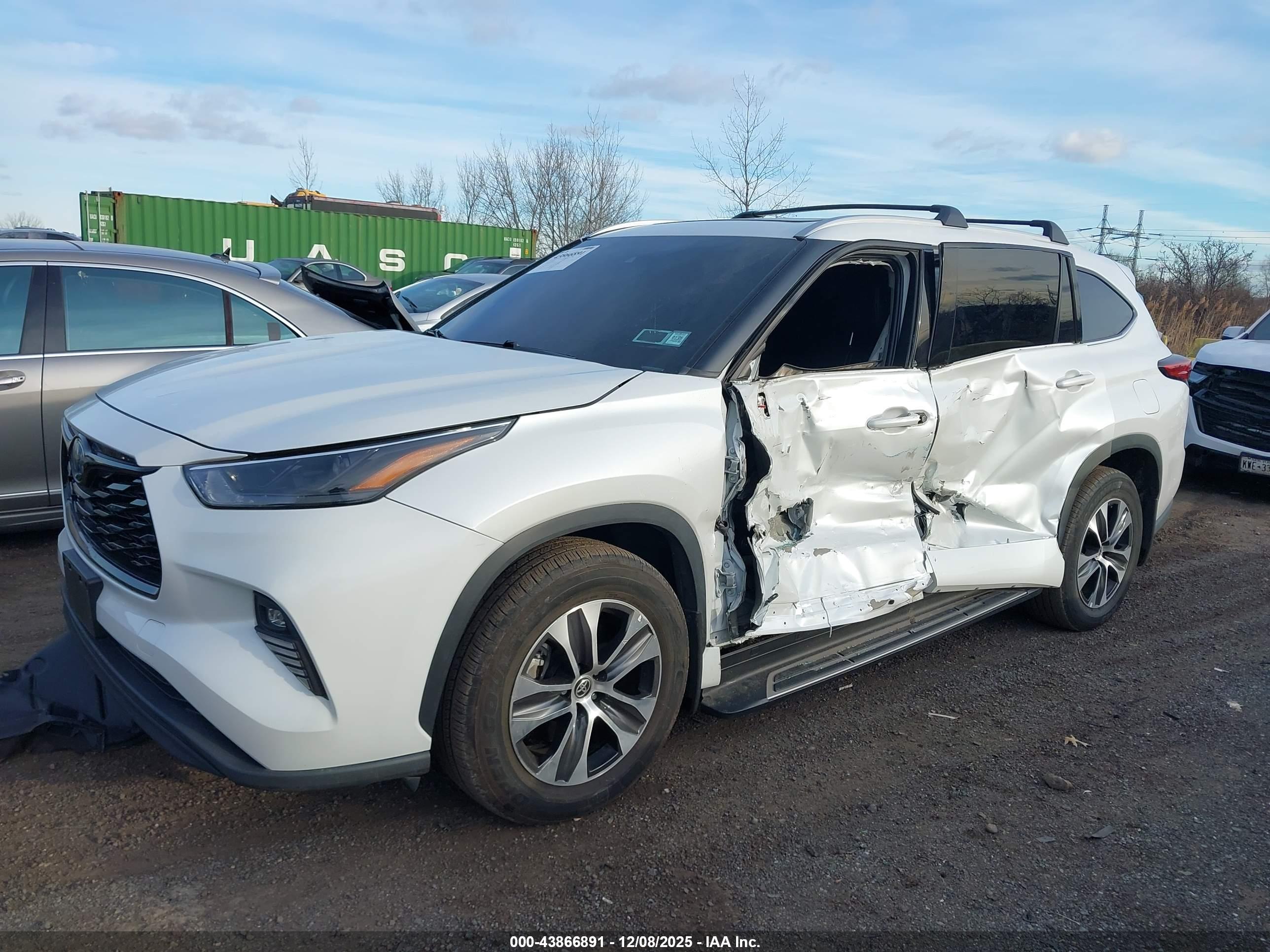TOYOTA HIGHLANDER image 6