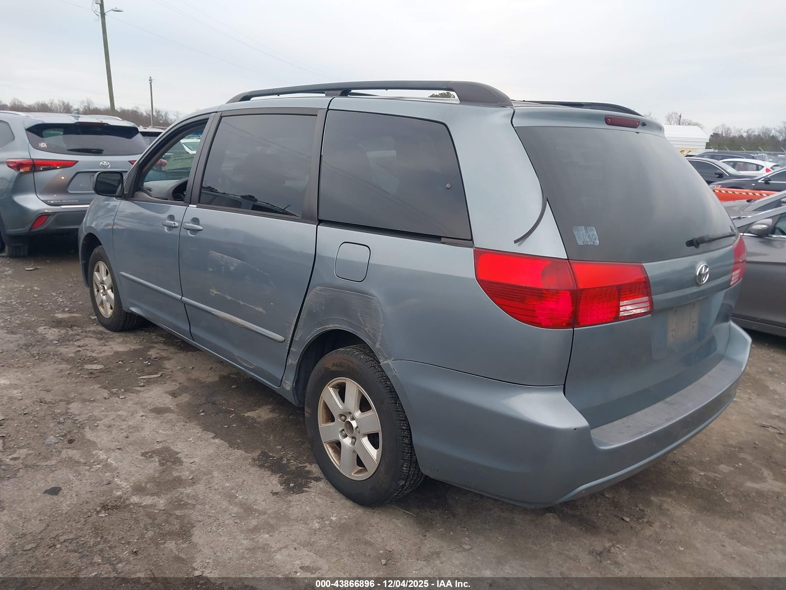 TOYOTA SIENNA image 3