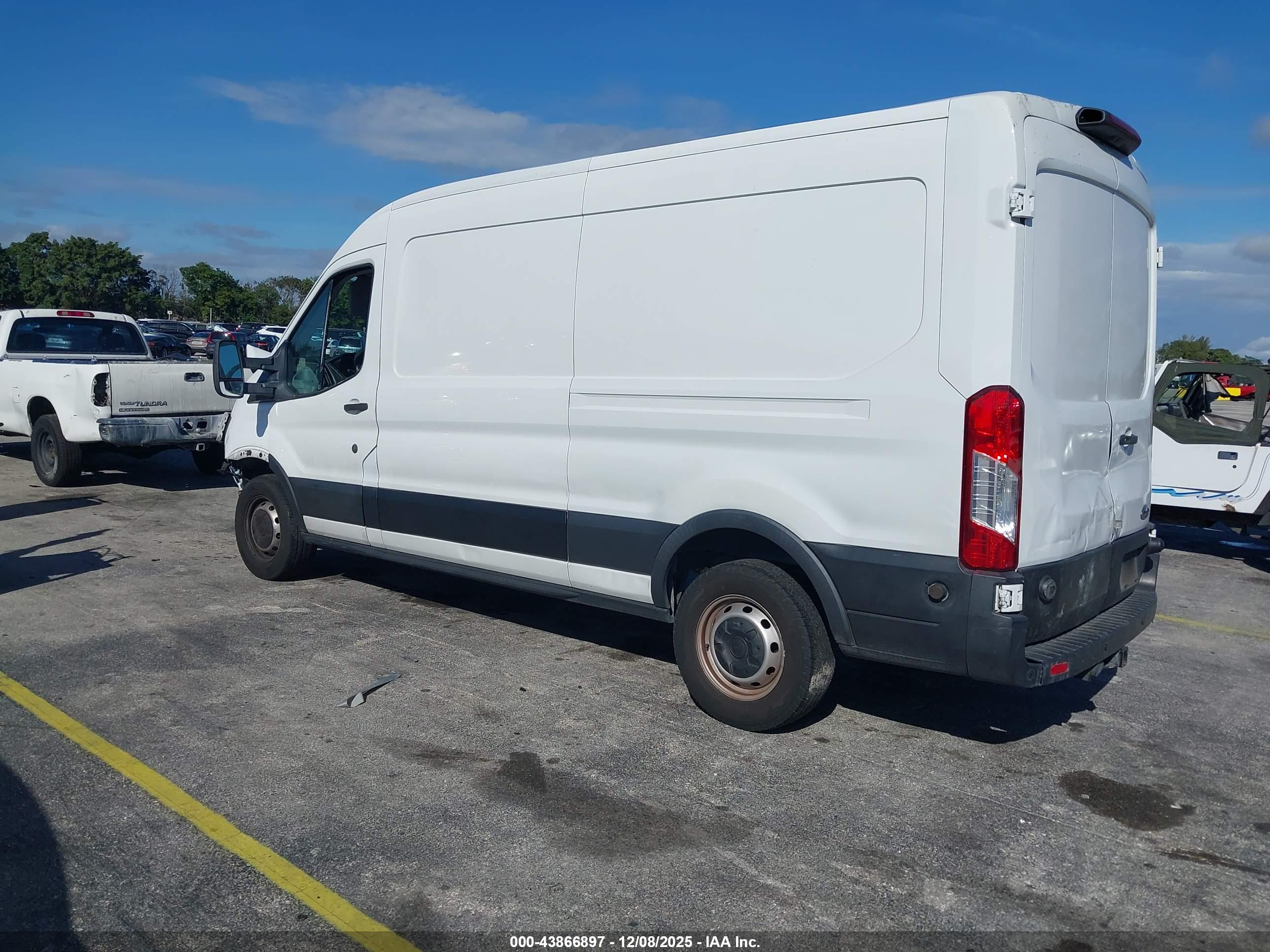 FORD TRANSIT-350 image 3