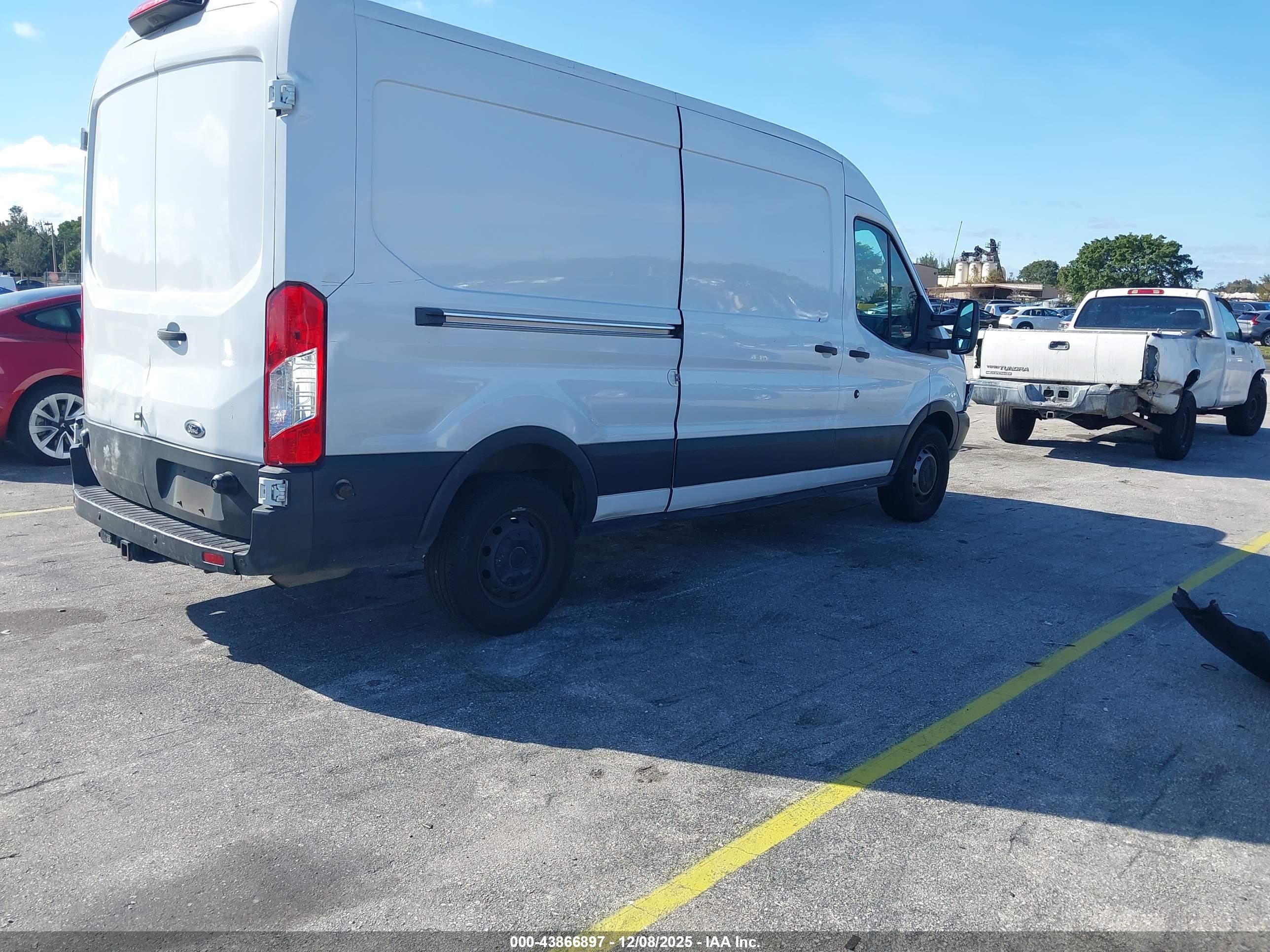 FORD TRANSIT-350 image 4