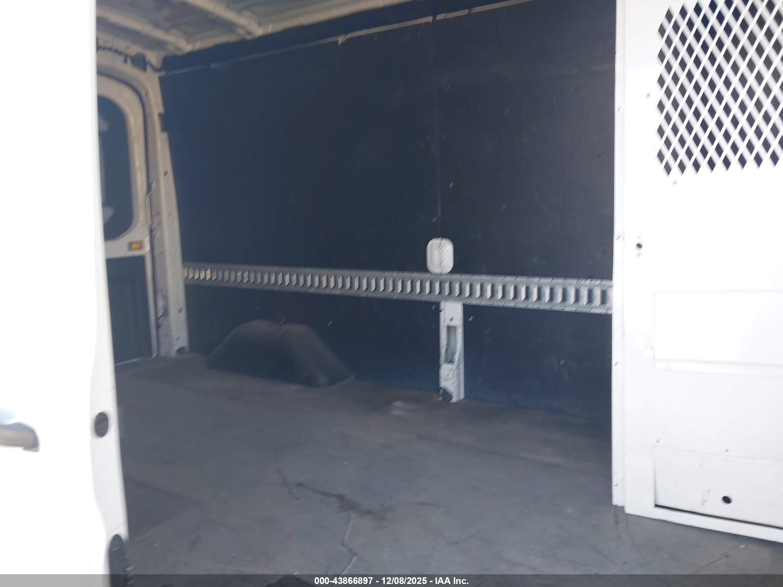 FORD TRANSIT-350 image 8