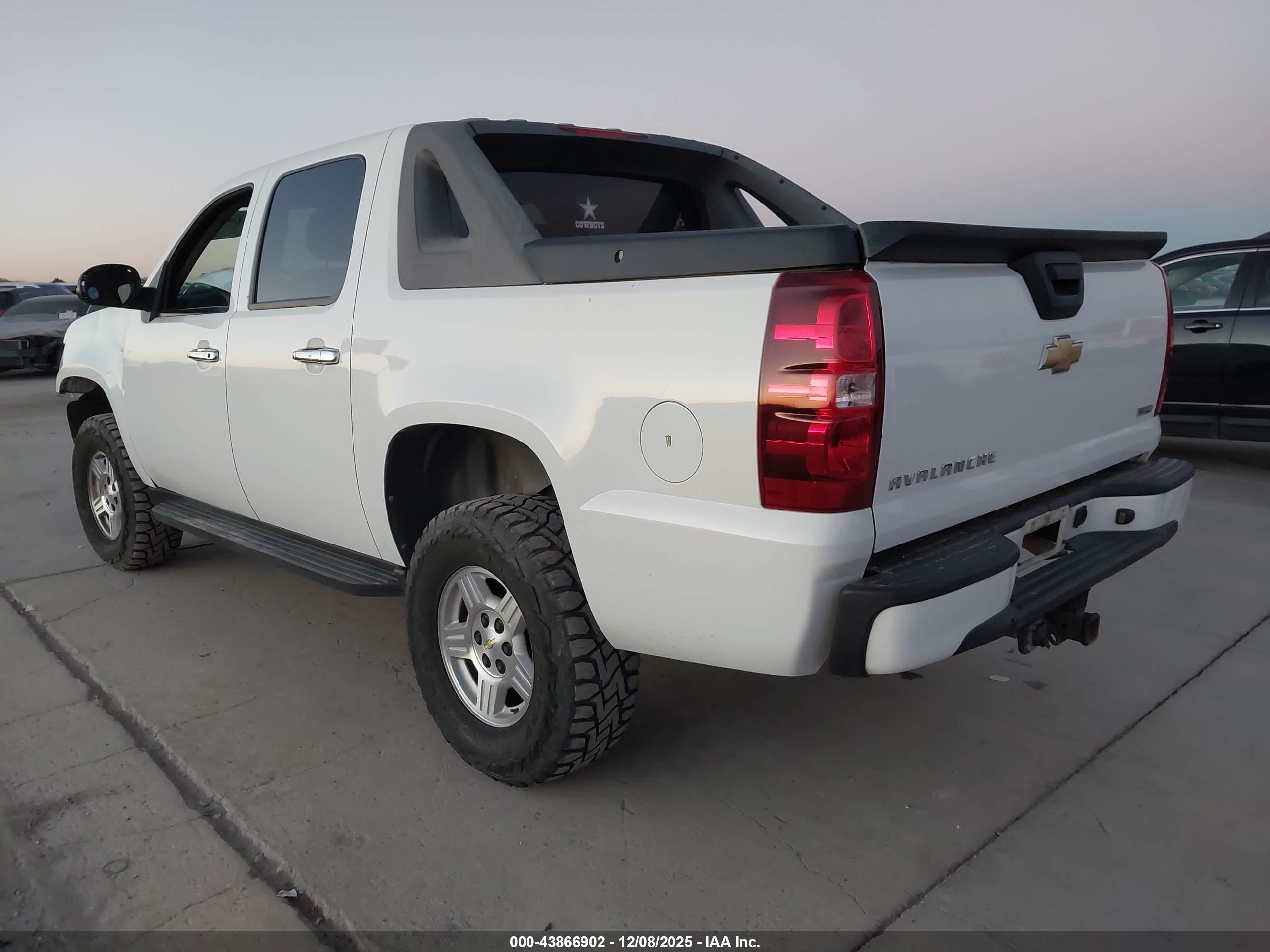 CHEVROLET AVALANCHE image 3