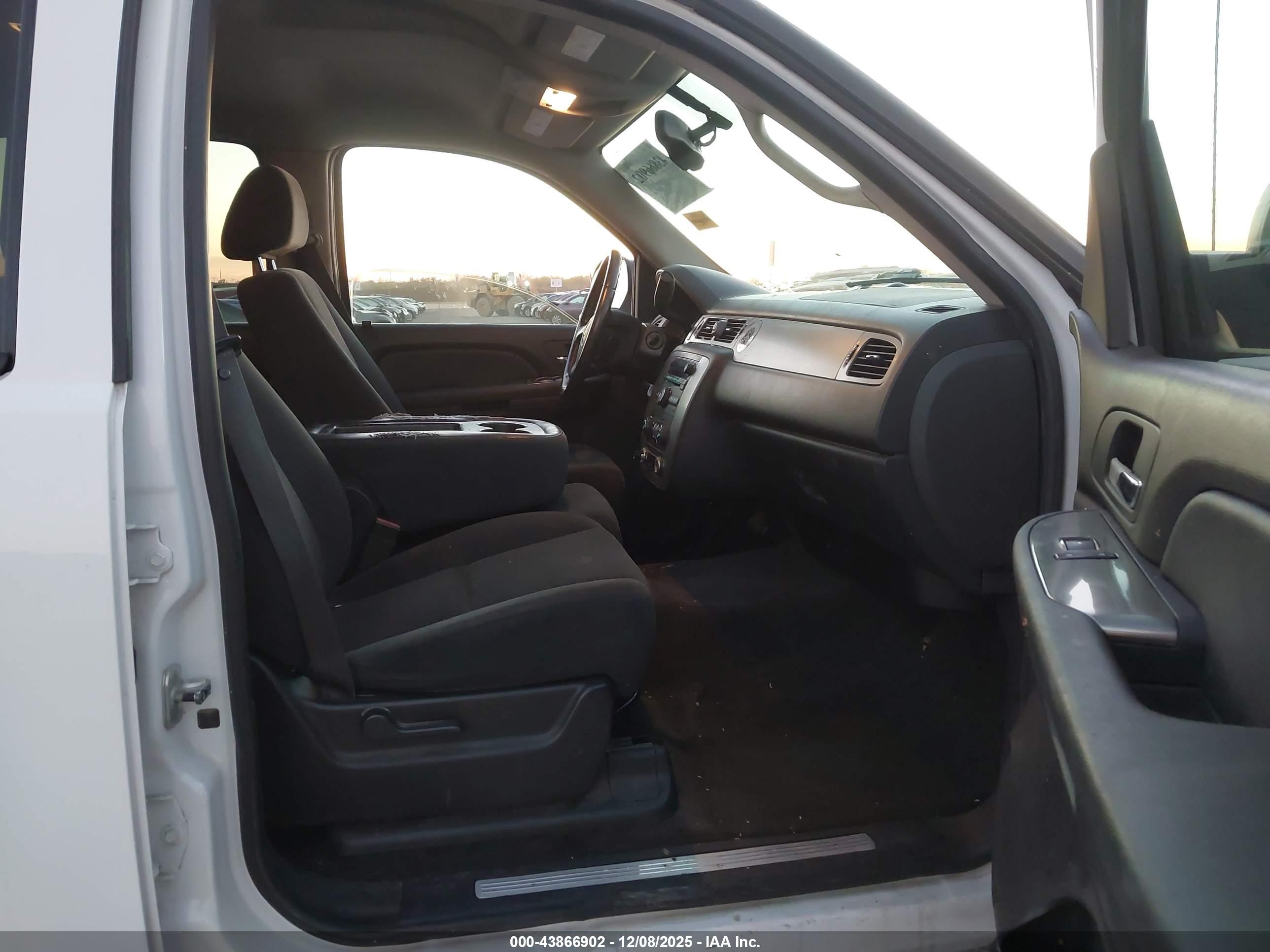 CHEVROLET AVALANCHE image 5