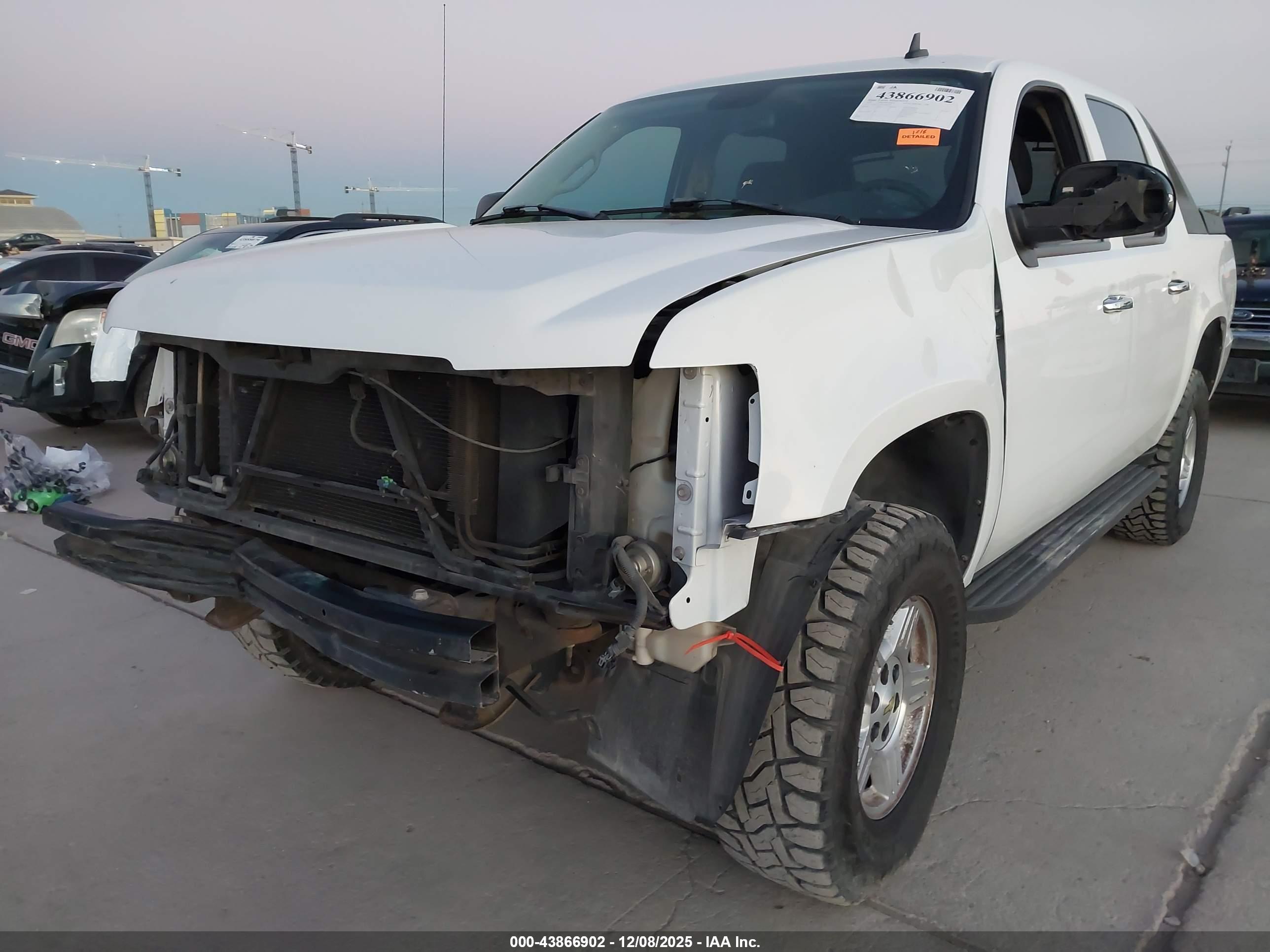 CHEVROLET AVALANCHE image 6