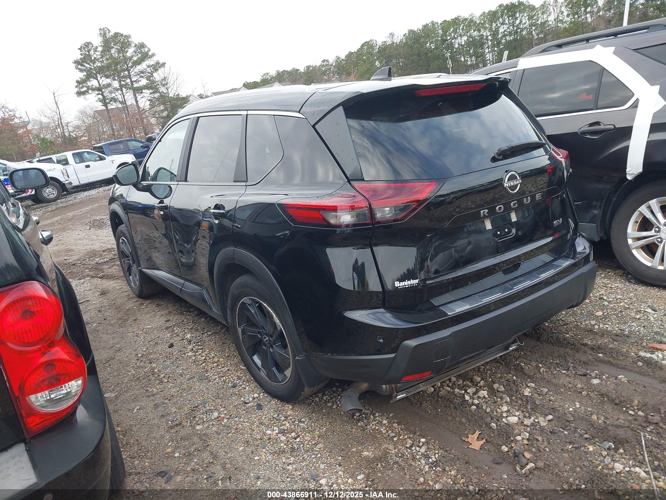 NISSAN ROGUE image 3