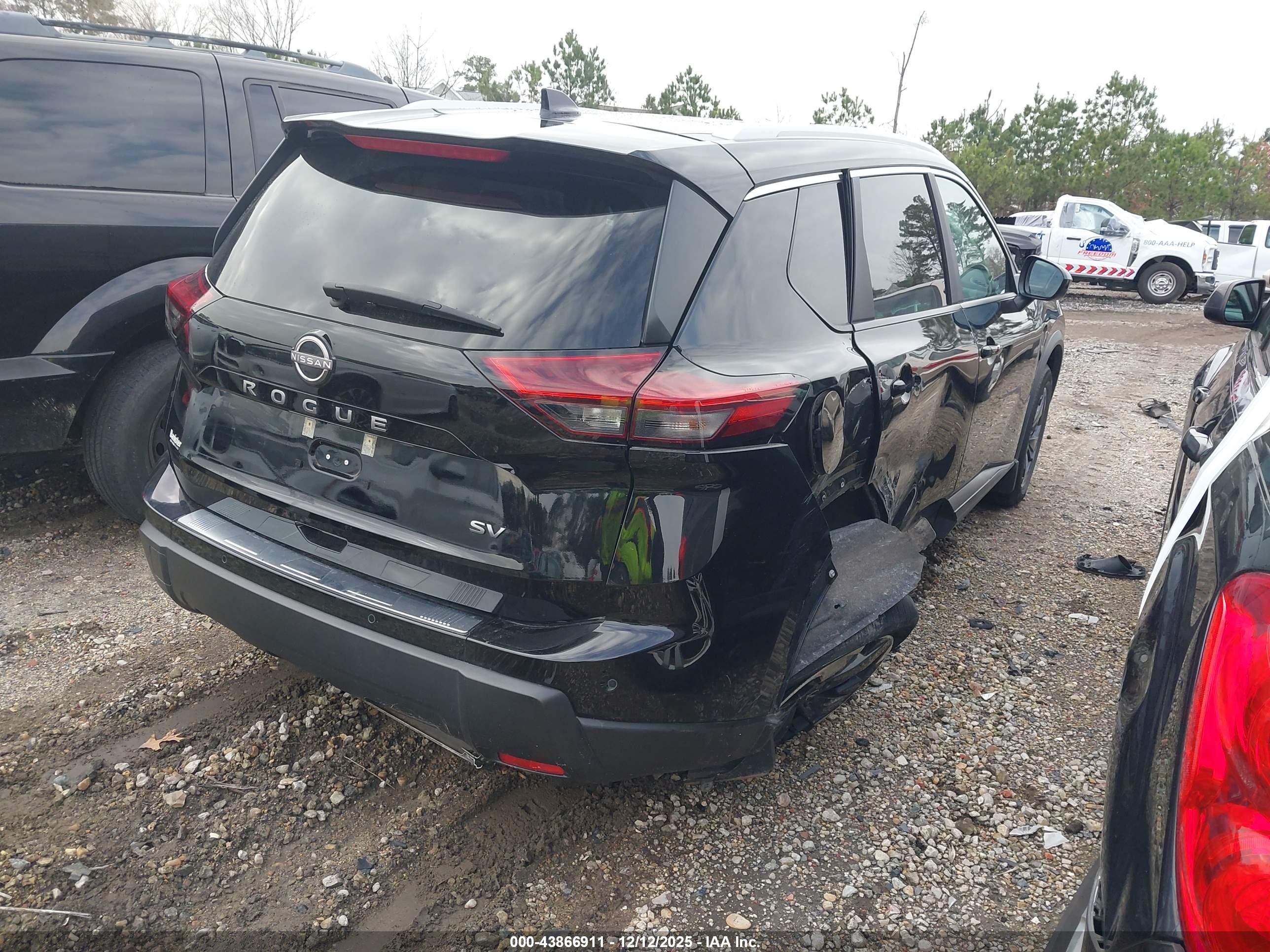 NISSAN ROGUE image 4