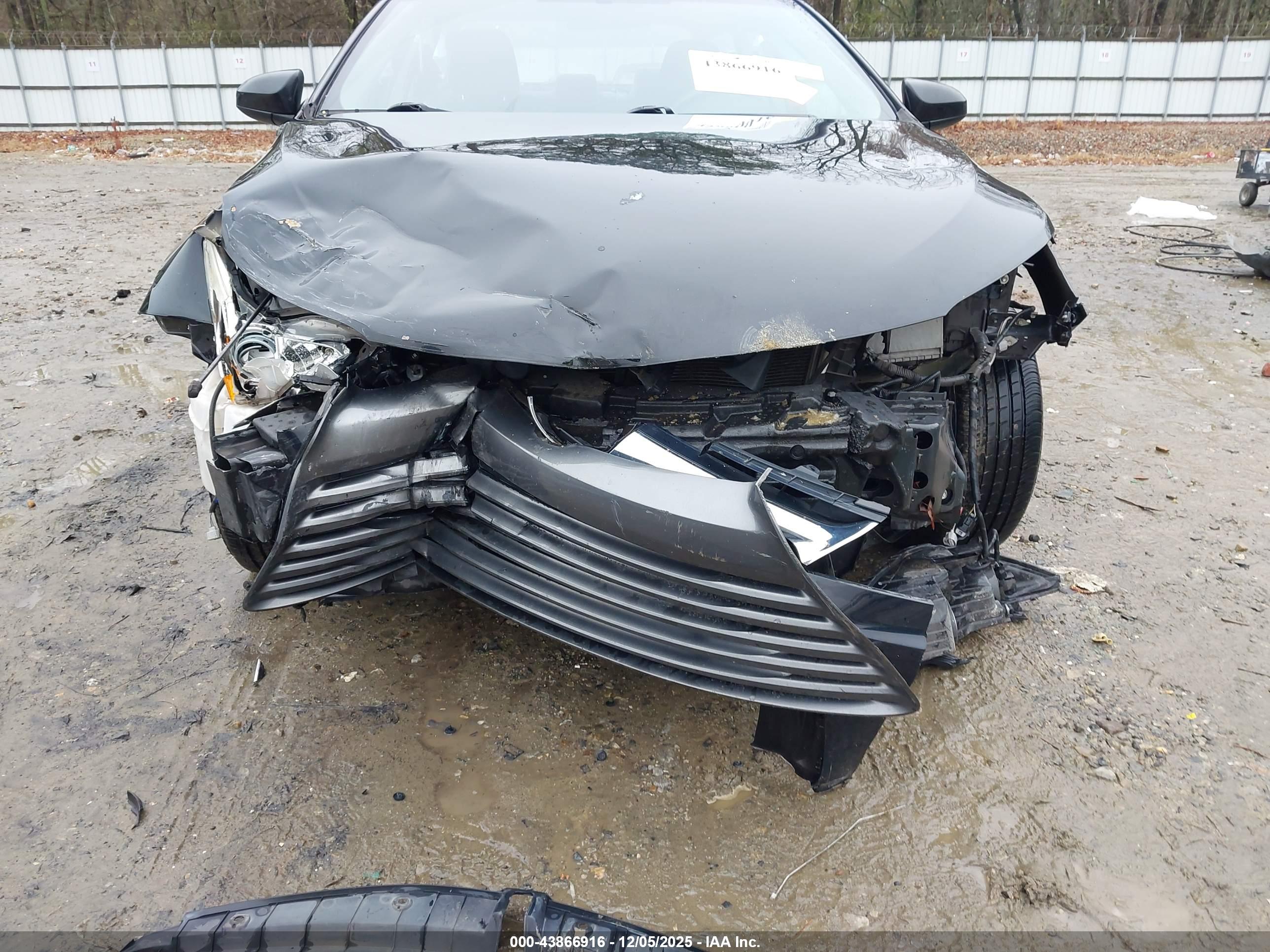 TOYOTA CAMRY image 6
