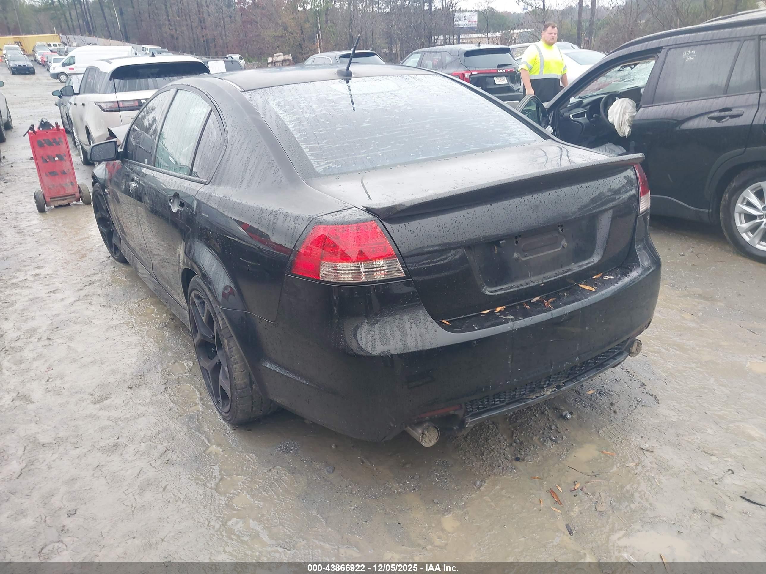 PONTIAC G8 image 3