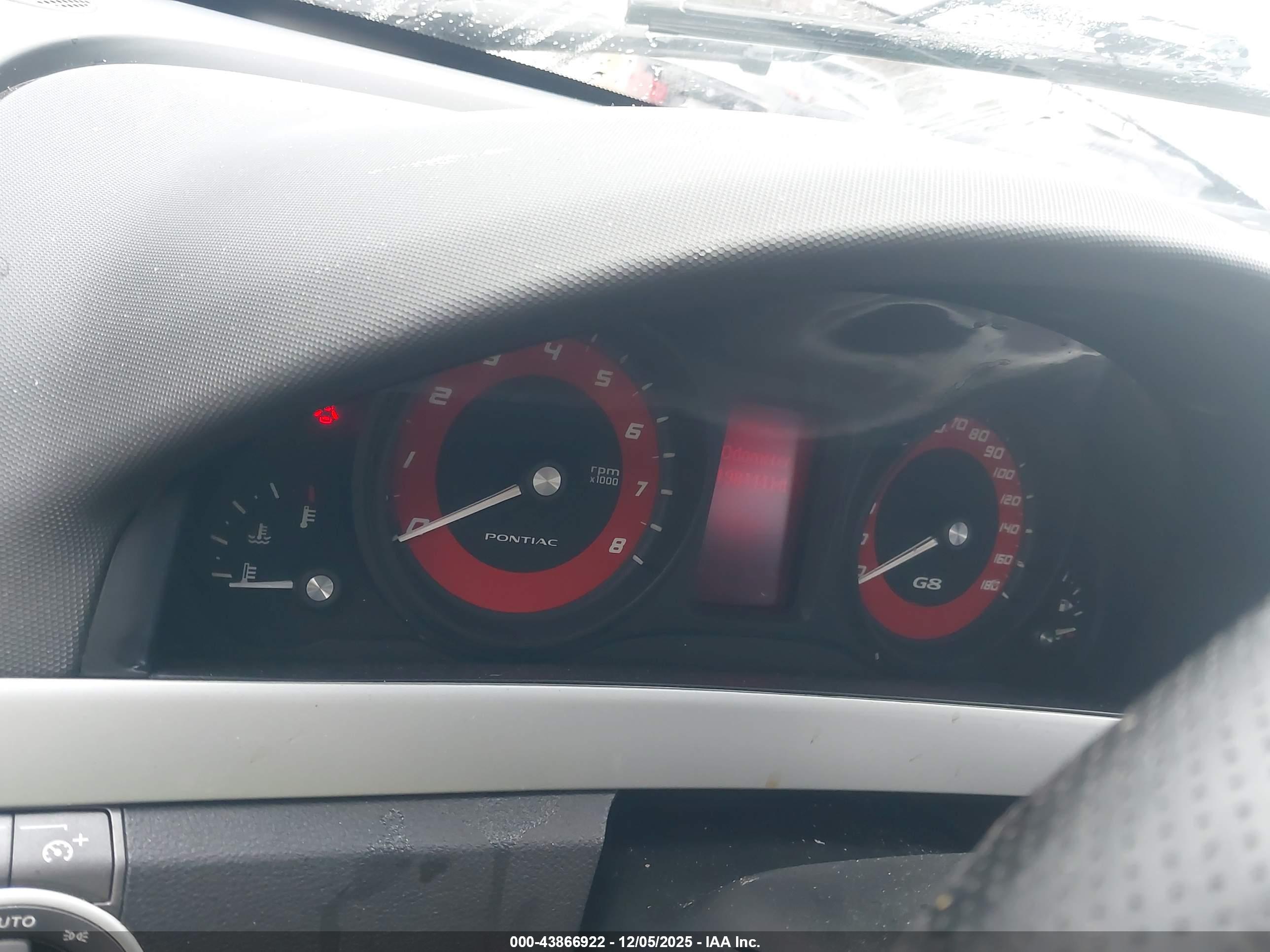 PONTIAC G8 image 7