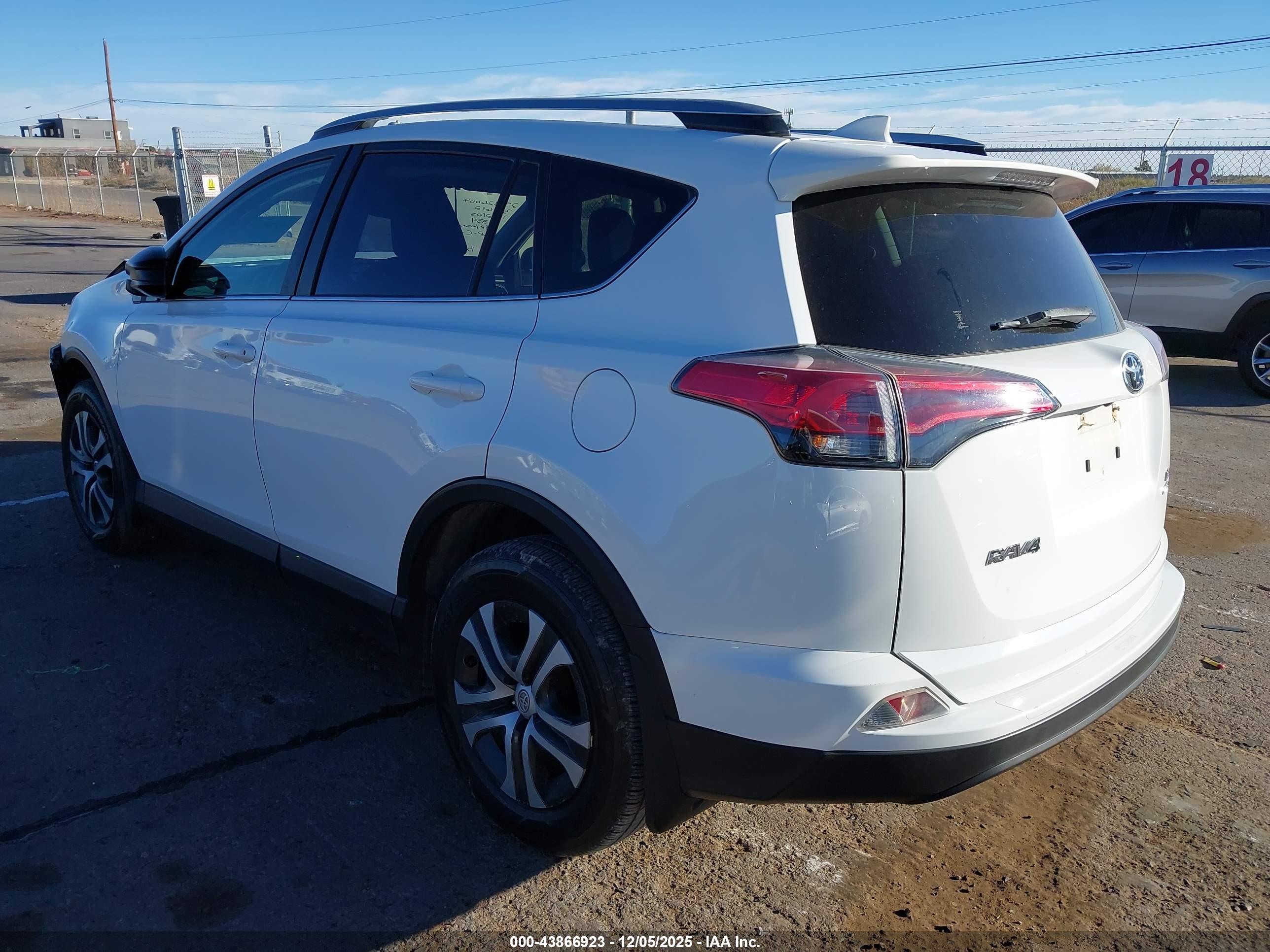 TOYOTA RAV4 image 3
