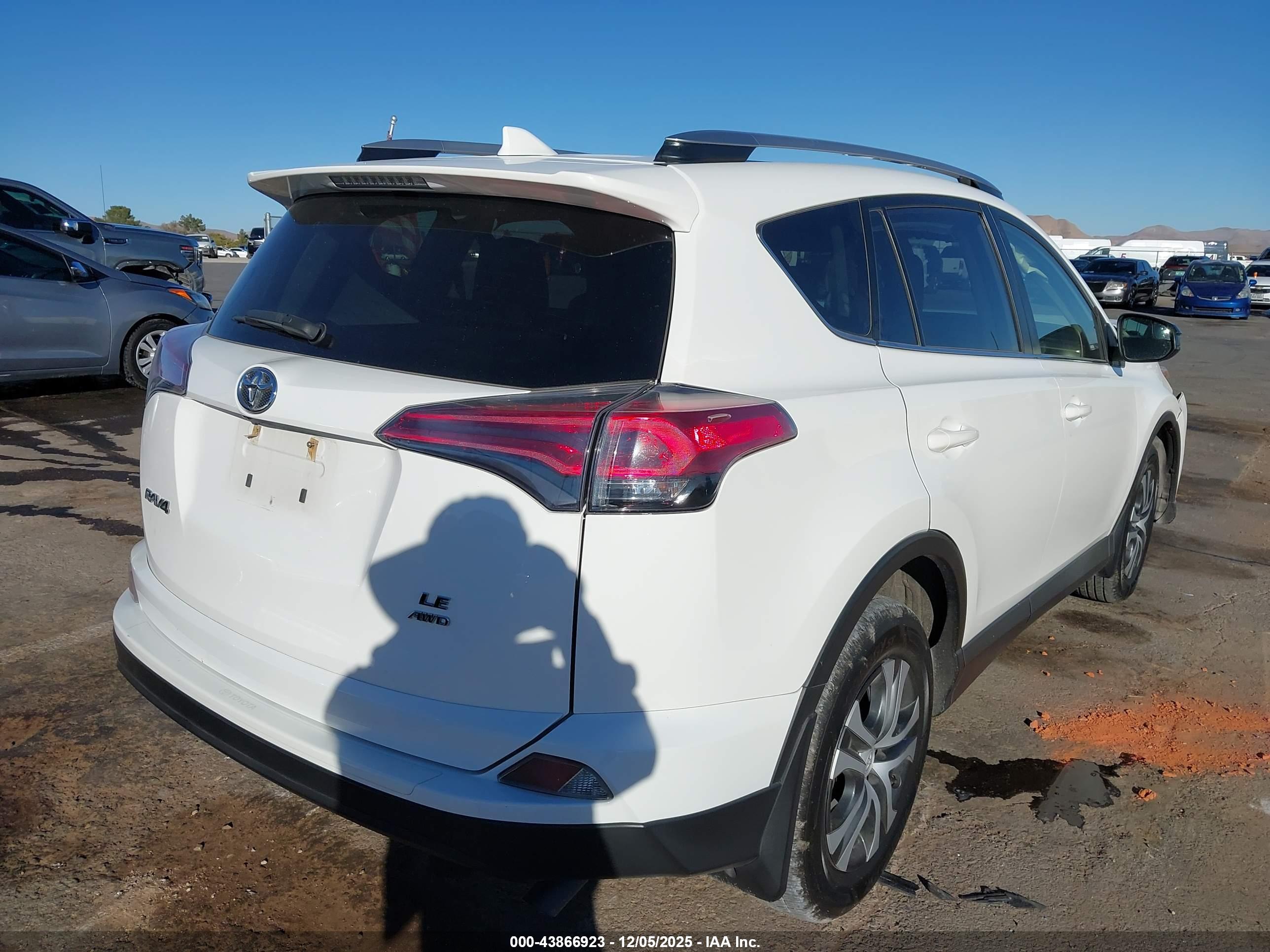 TOYOTA RAV4 image 4