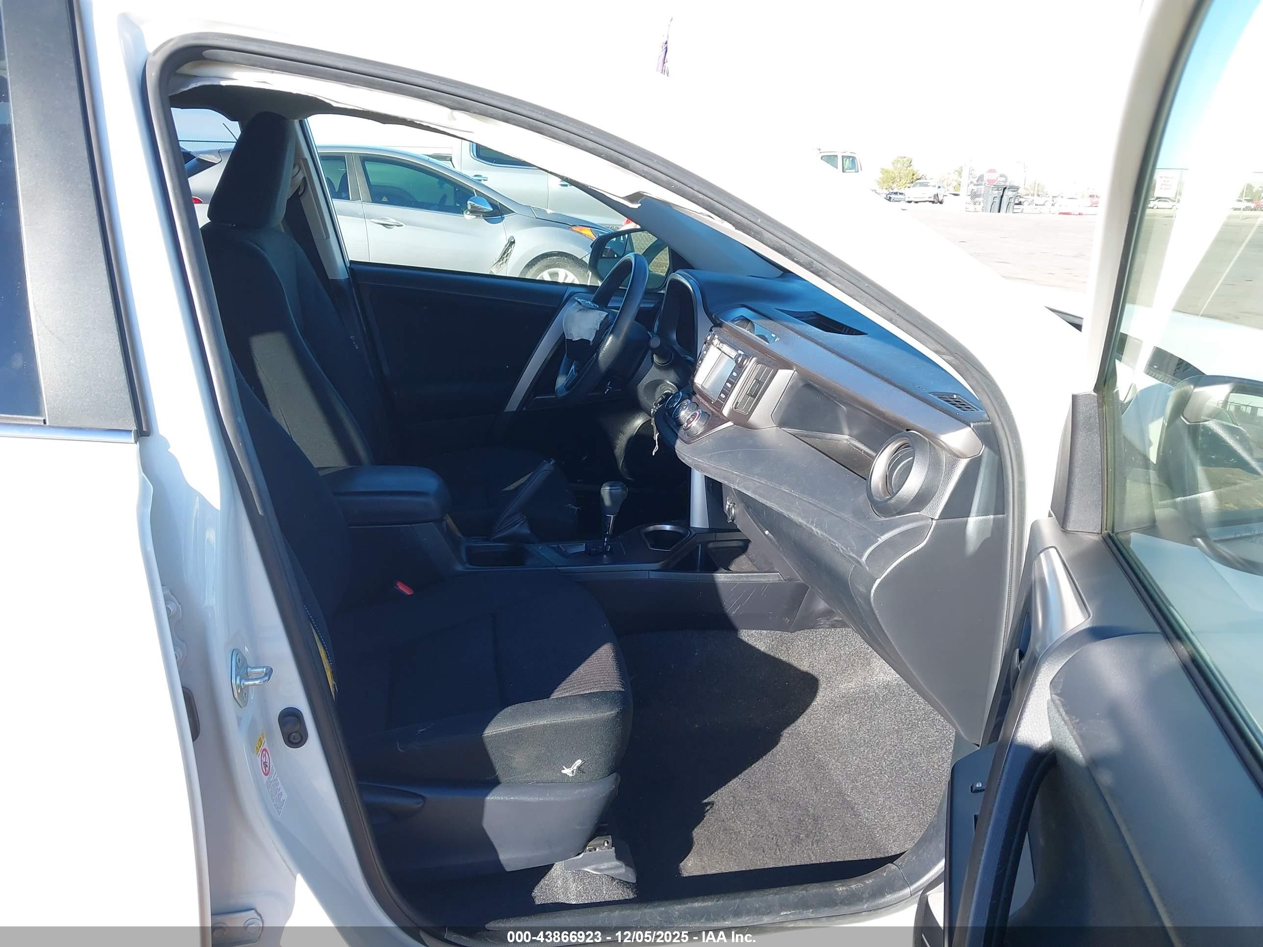 TOYOTA RAV4 image 5