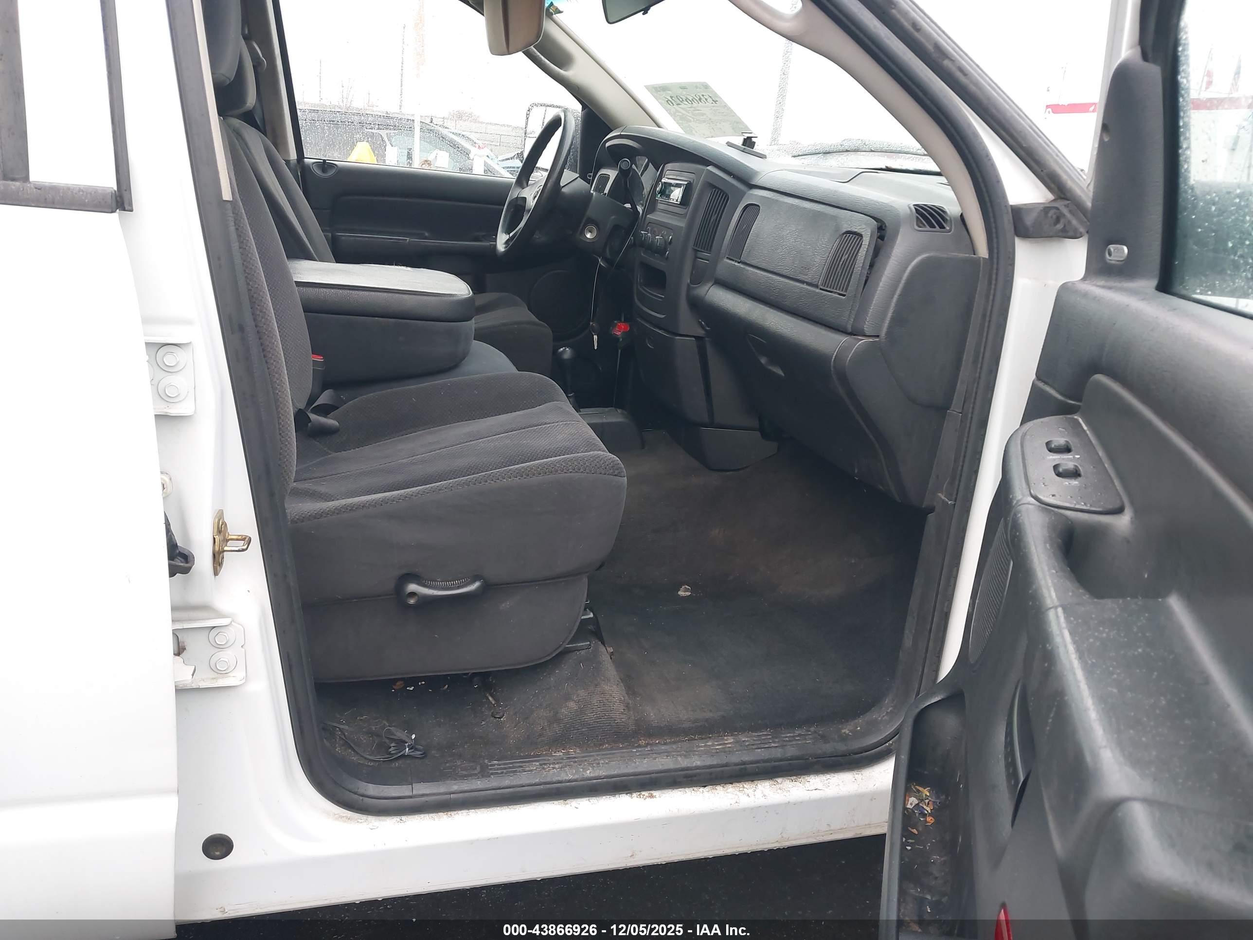 DODGE RAM image 5