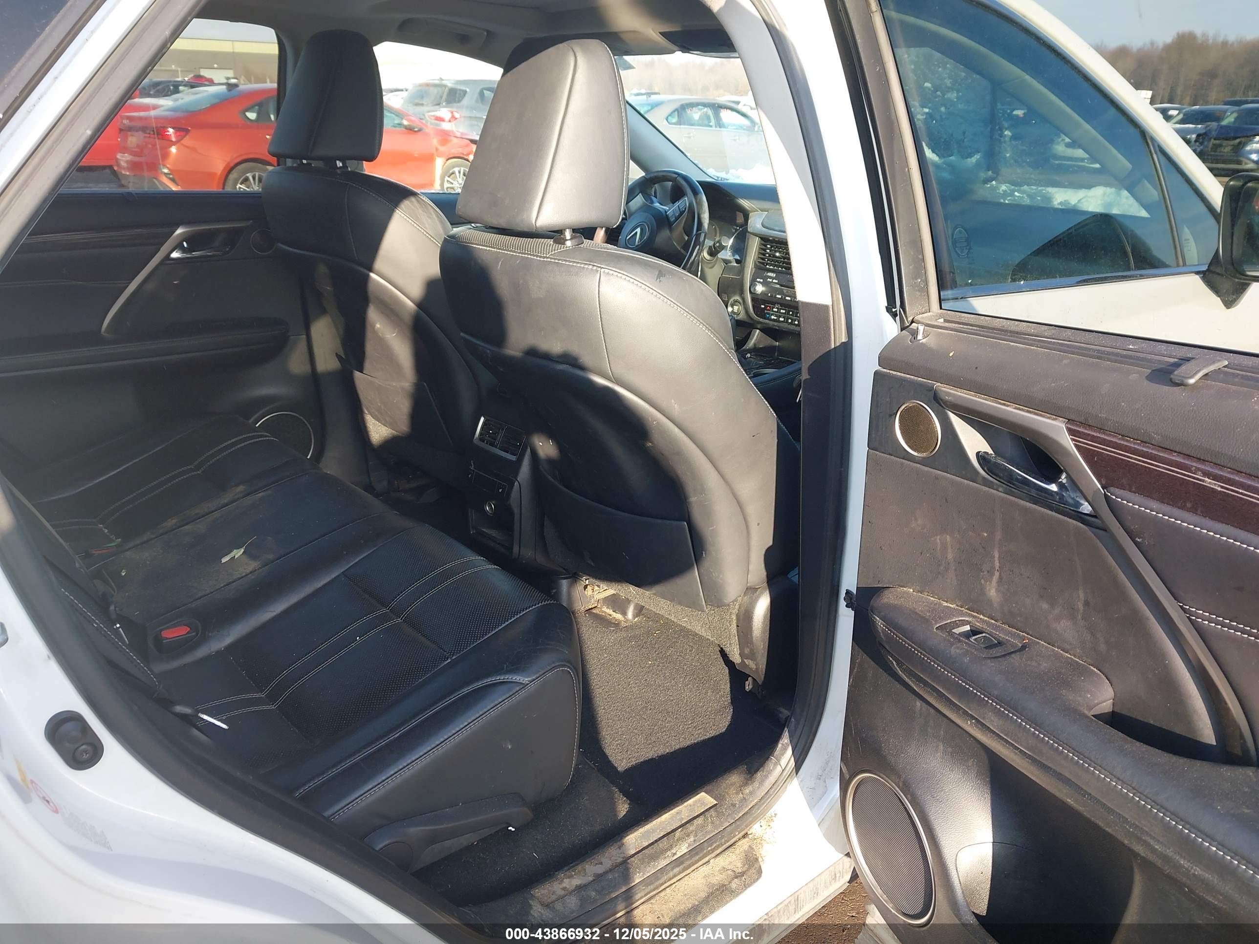 LEXUS RX image 8