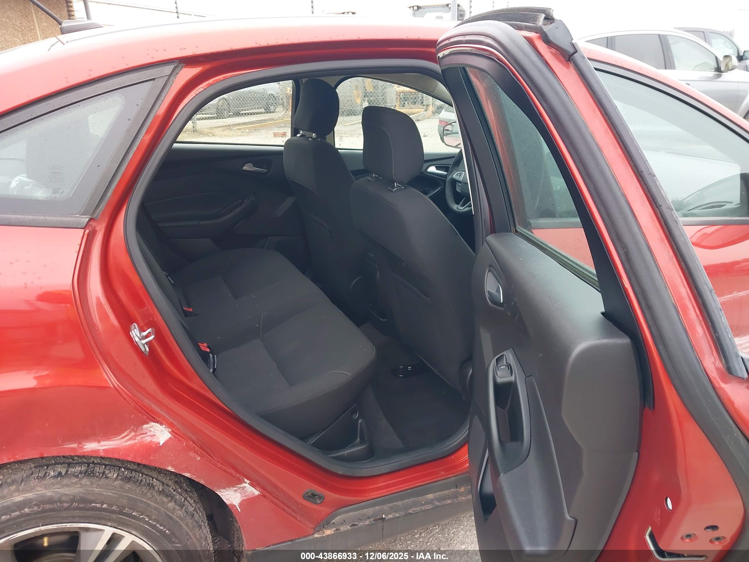 FORD FOCUS image 8