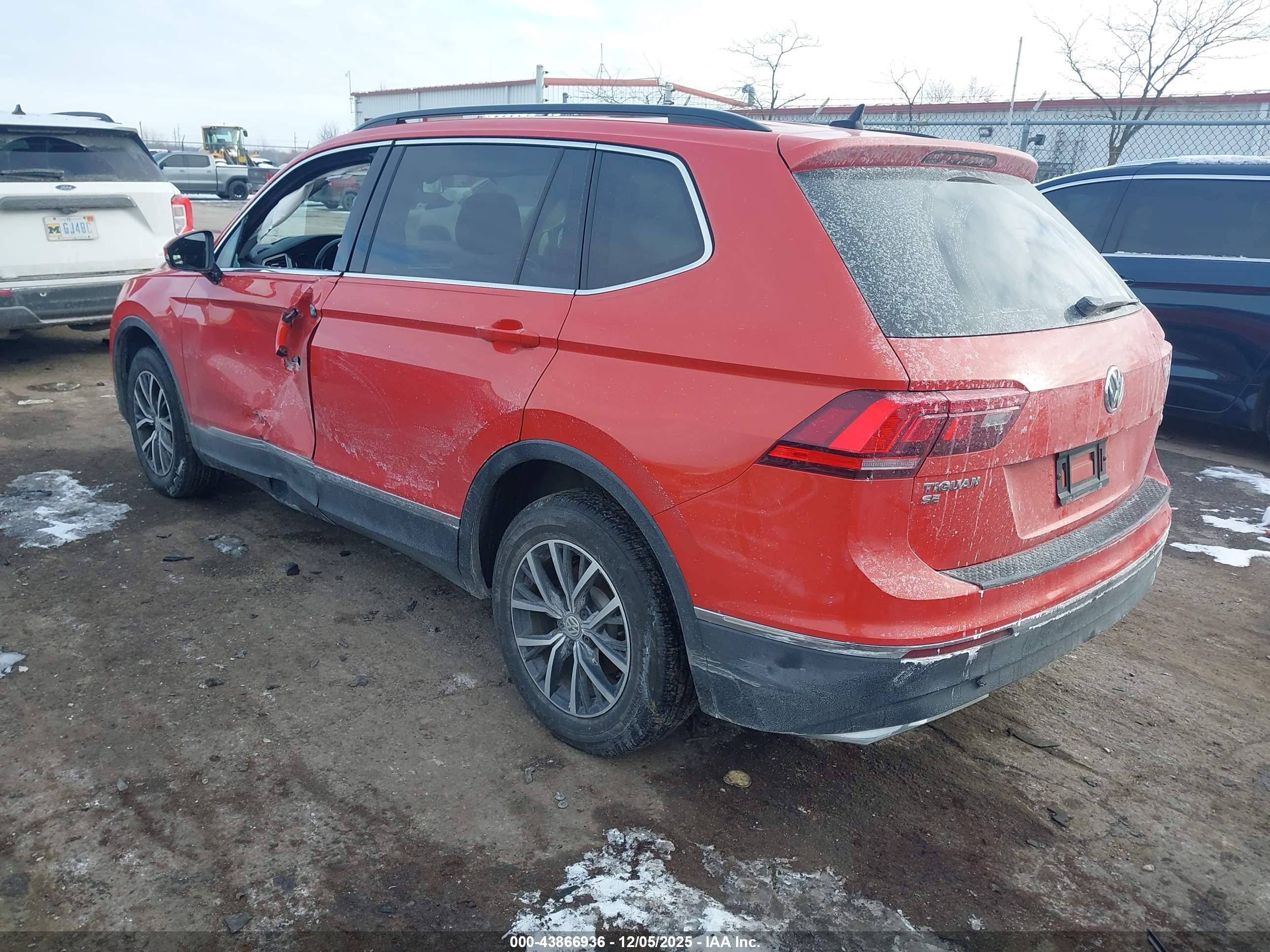 VOLKSWAGEN TIGUAN image 3