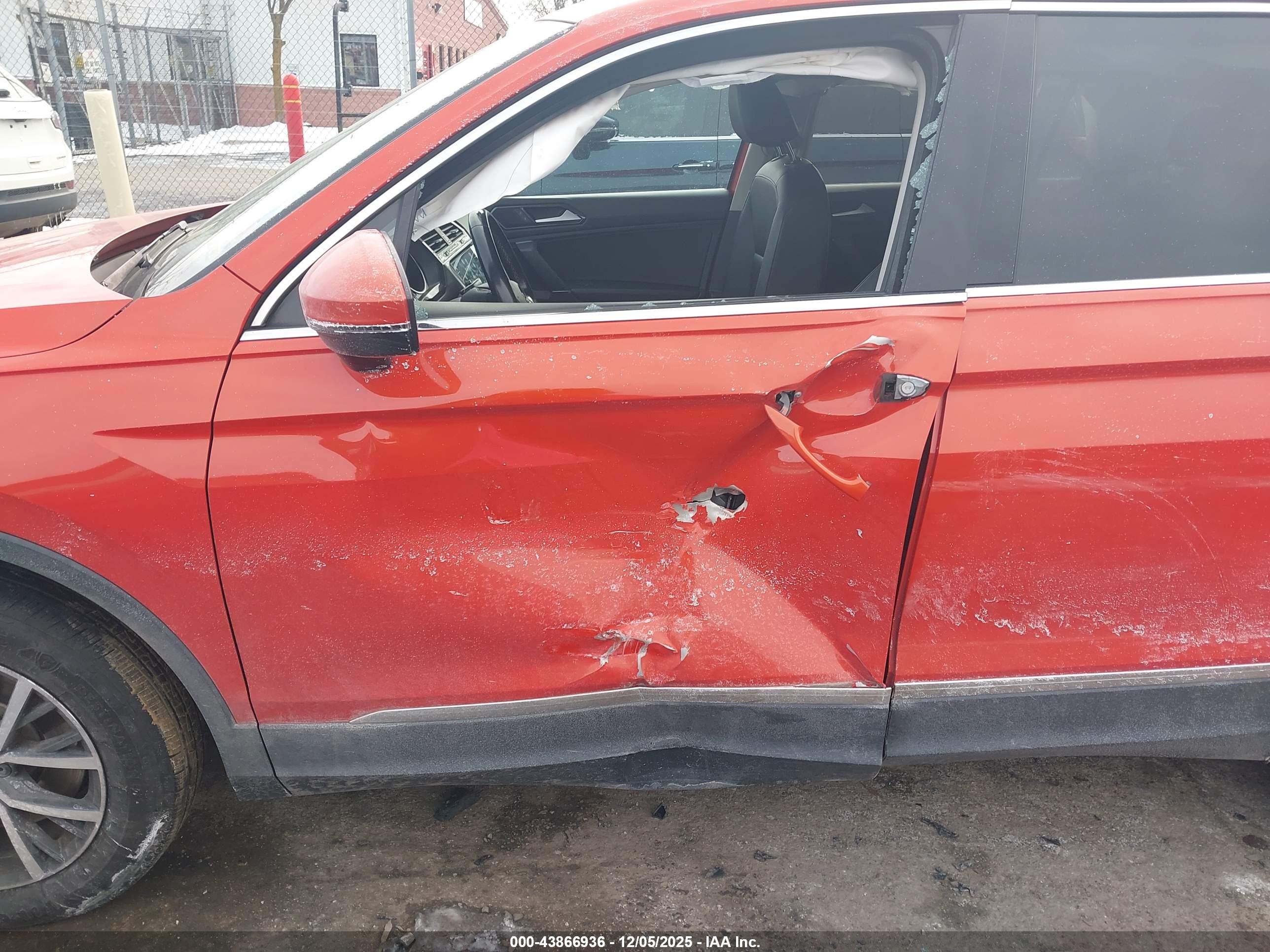VOLKSWAGEN TIGUAN image 6