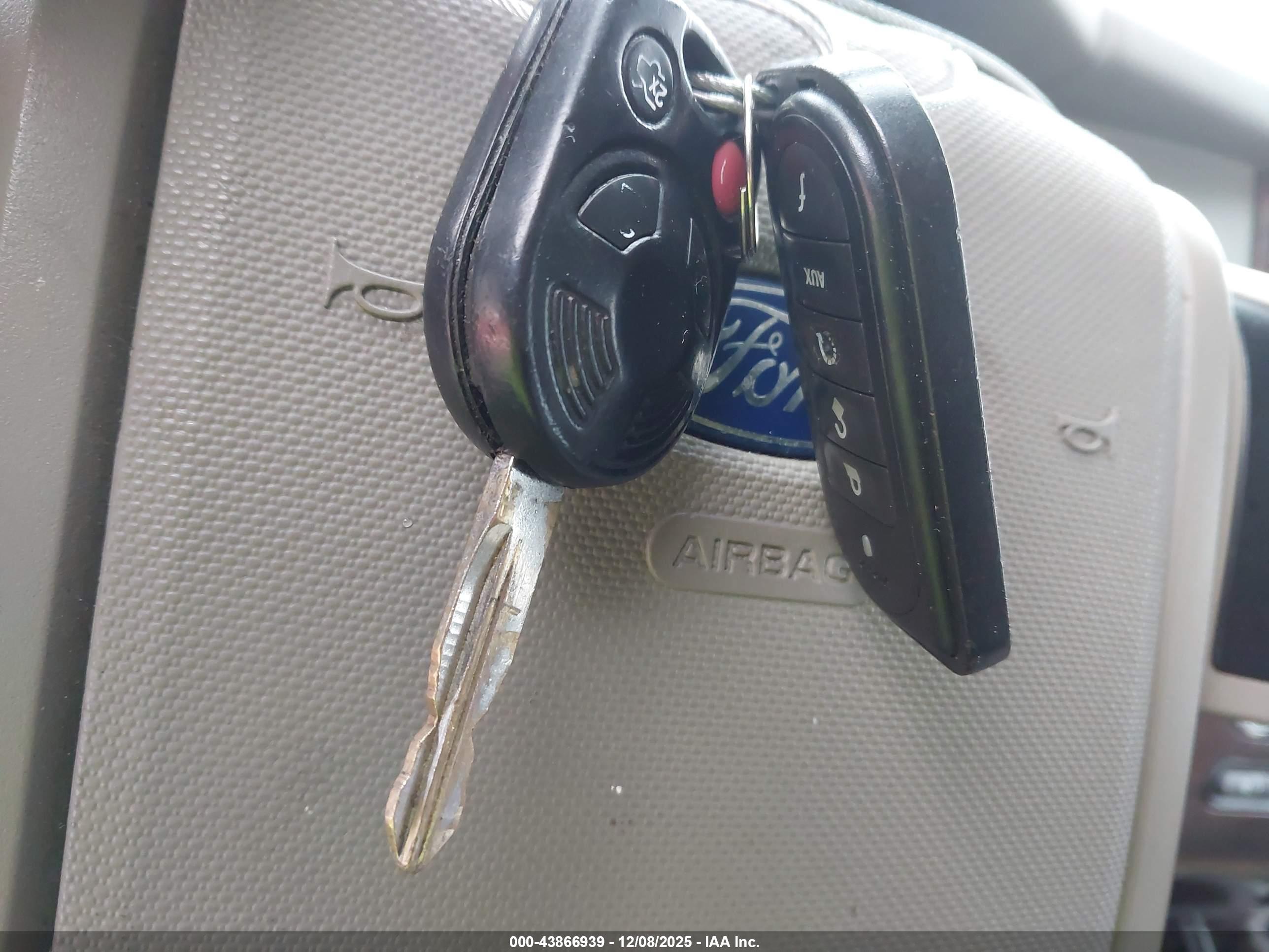 FORD EXPEDITION image 11
