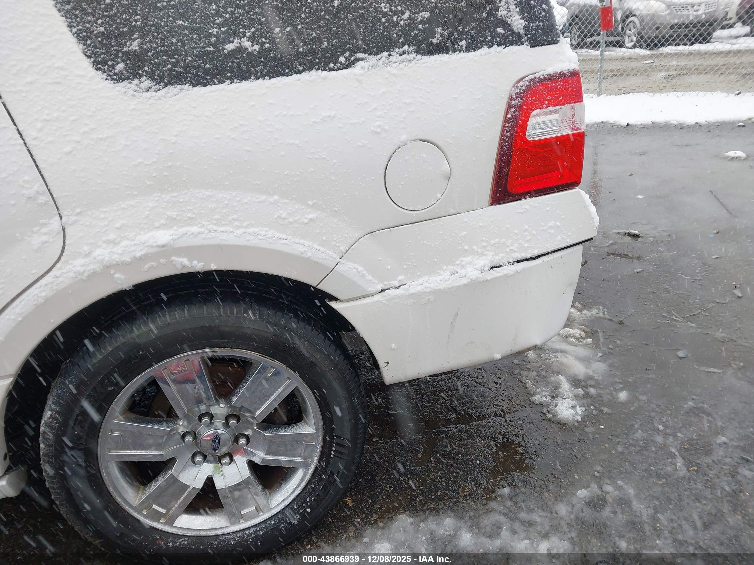 FORD EXPEDITION image 6